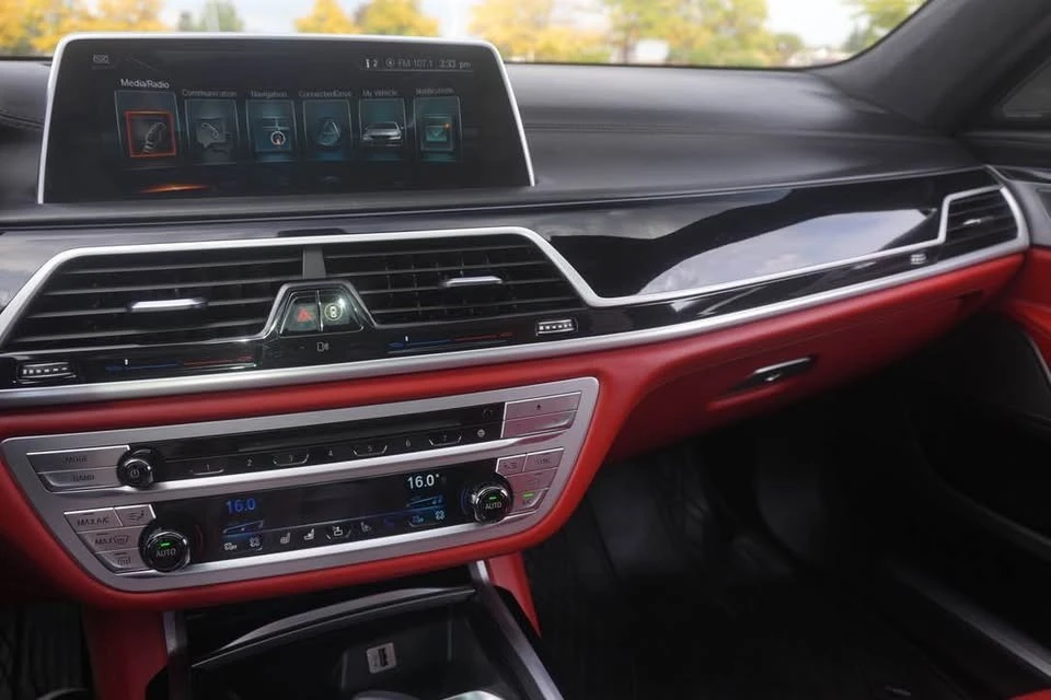 BMW 750 XDRIVE * * CARFAX * * АВТО КРЕДИТ * *  - изображение 9