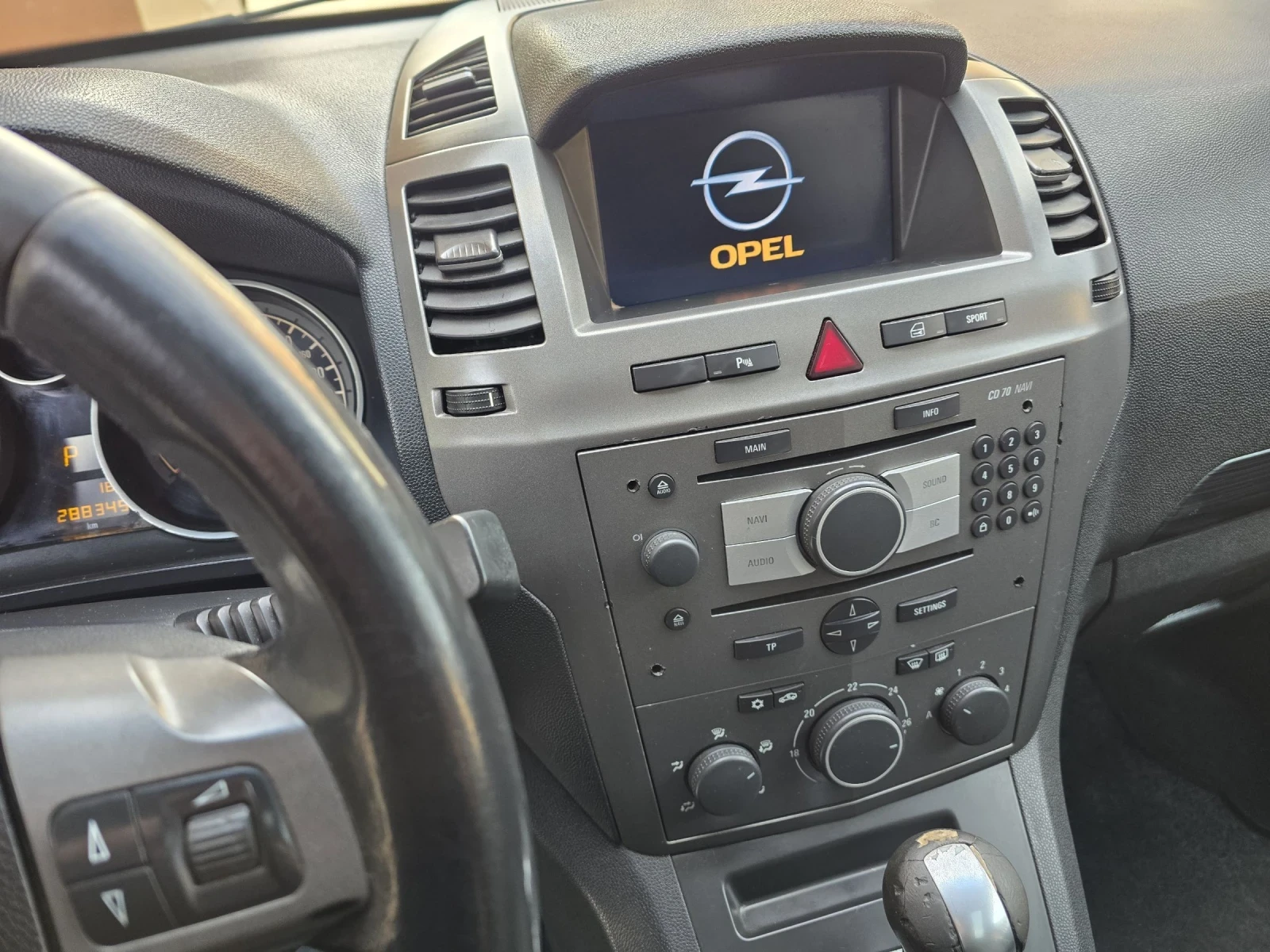 Opel Zafira 1.9 CDTI АВТОМАТИК!!!, снимка 6 - Автомобили и джипове - 53817242