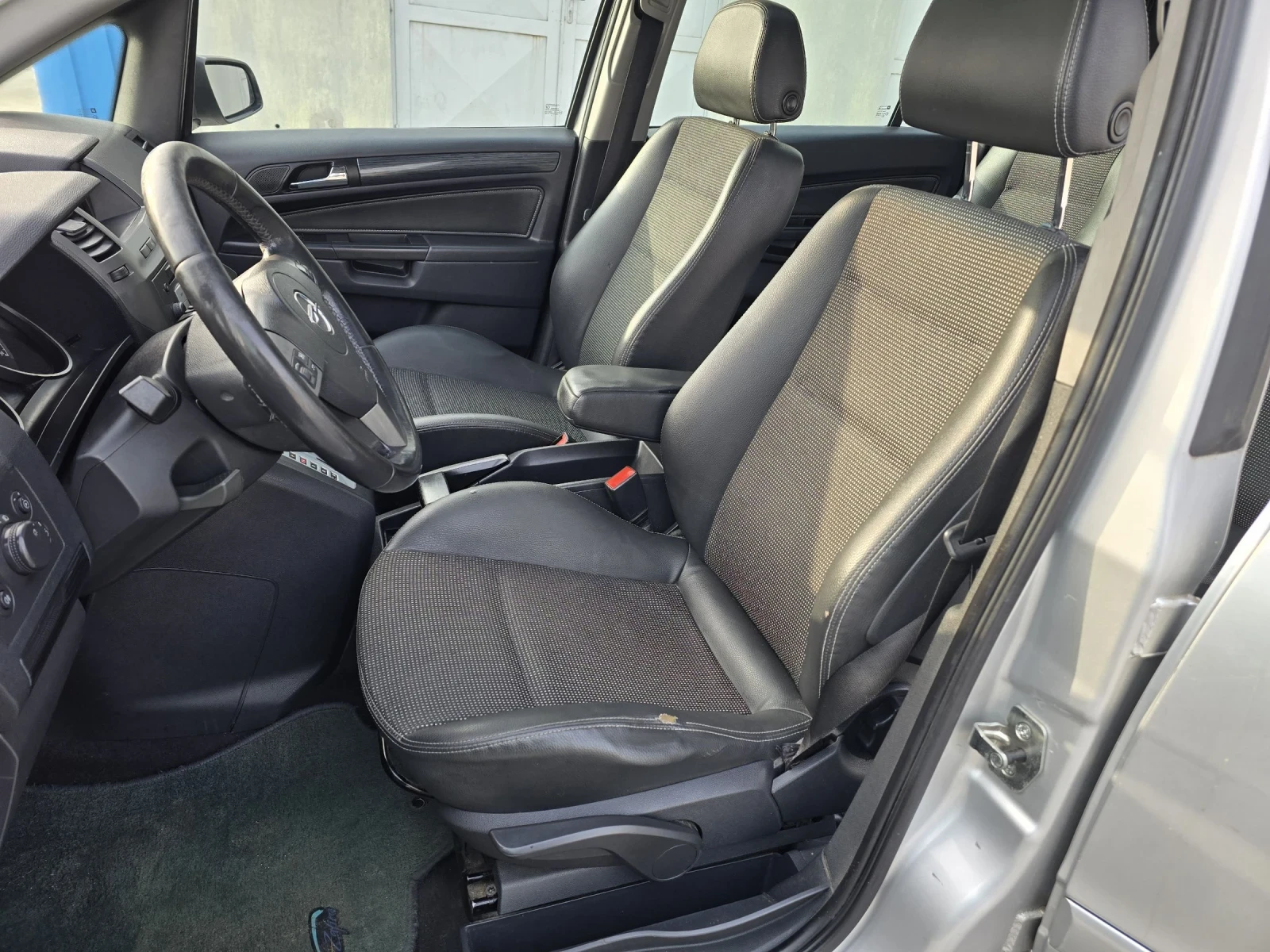 Opel Zafira 1.9 CDTI АВТОМАТИК!!!, снимка 9 - Автомобили и джипове - 53817242