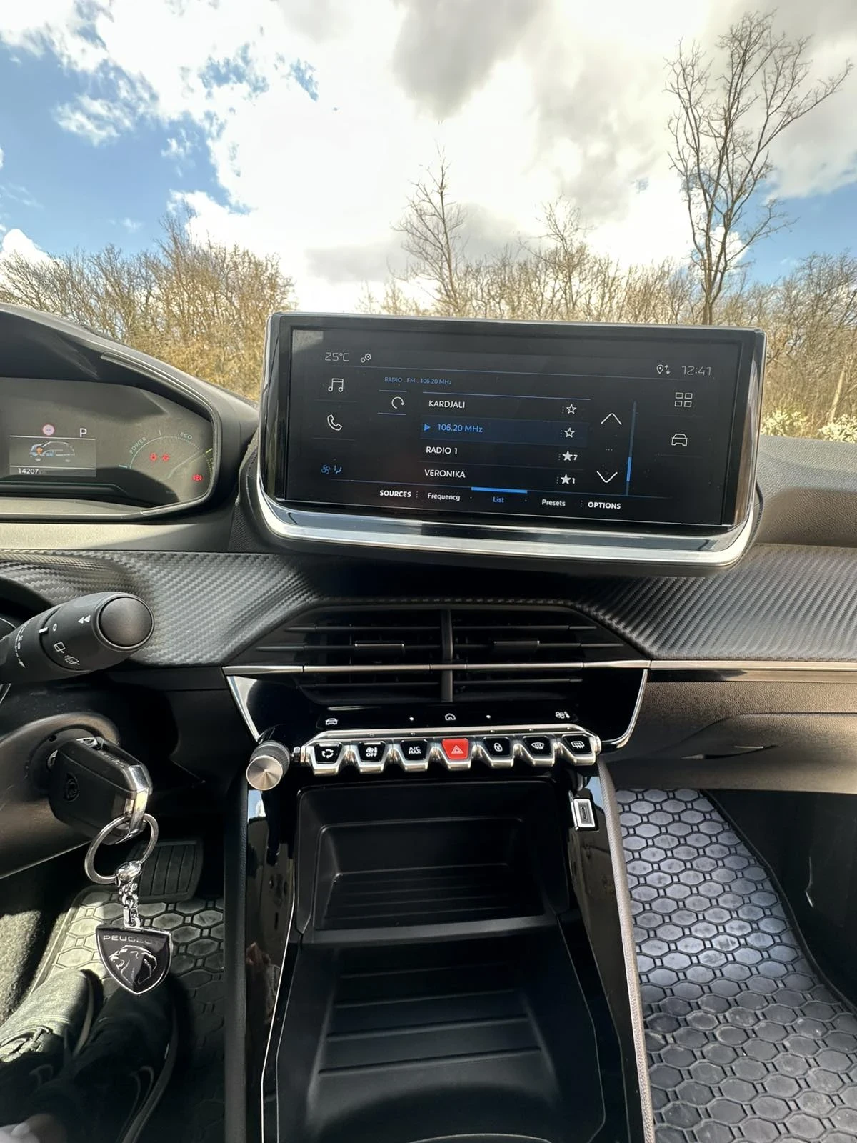 Peugeot 208 1.2 HYBRID 110  , снимка 11 - Автомобили и джипове - 54098381