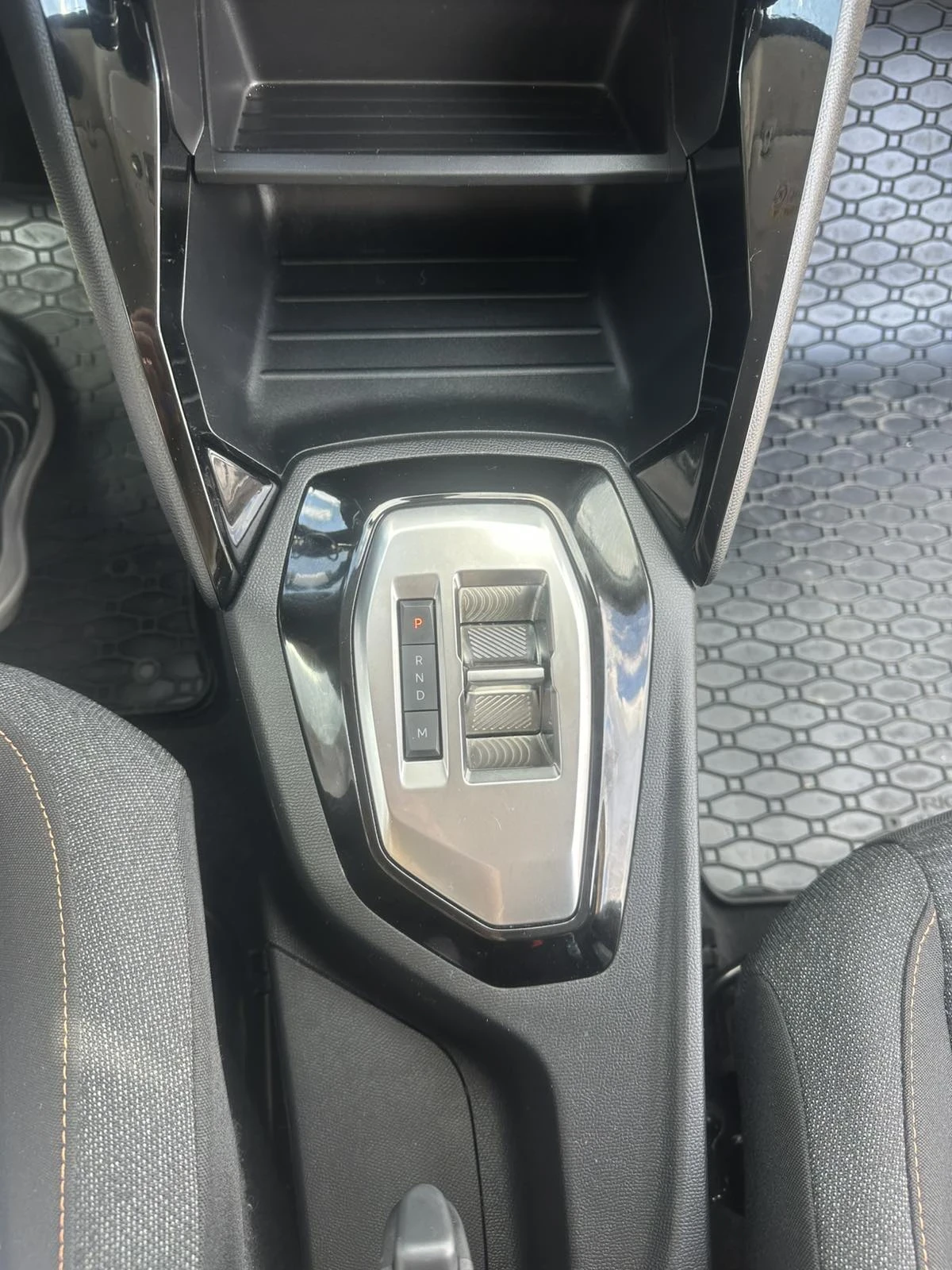 Peugeot 208 1.2 HYBRID 110  , снимка 10 - Автомобили и джипове - 54098381