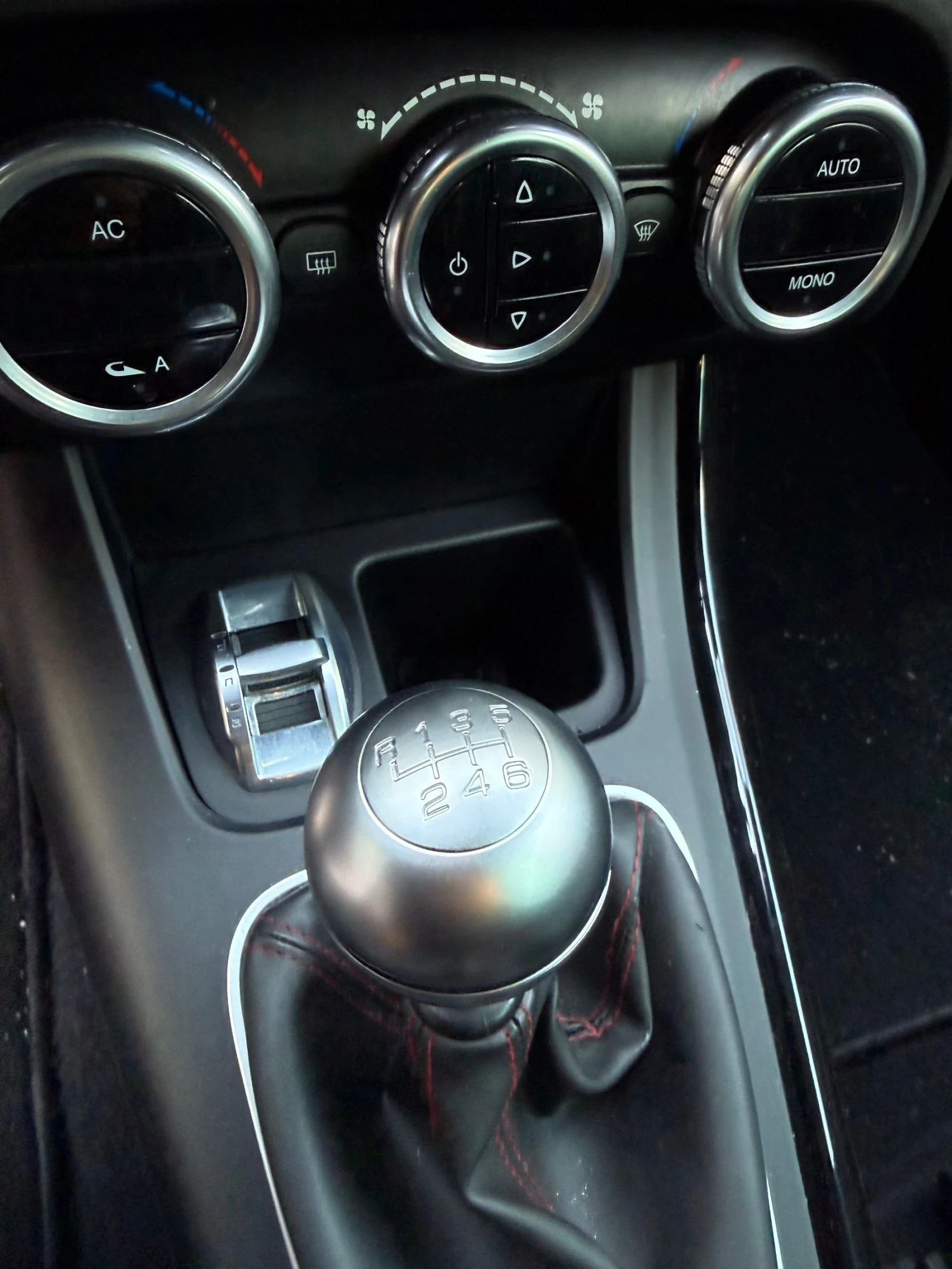 Alfa Romeo Giulietta QV, снимка 15 - Автомобили и джипове - 54404516