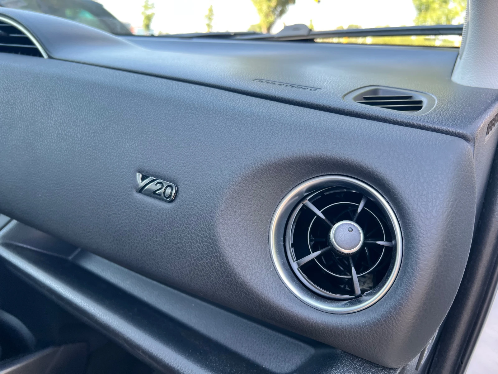 Toyota Yaris Hybrid 20th Anniversary, снимка 11 - Автомобили и джипове - 55546702