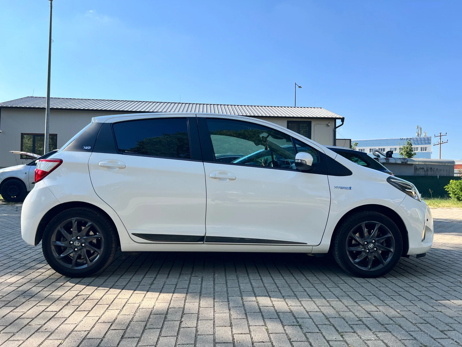 Toyota Yaris Hybrid 20th Anniversary, снимка 3 - Автомобили и джипове - 55546702