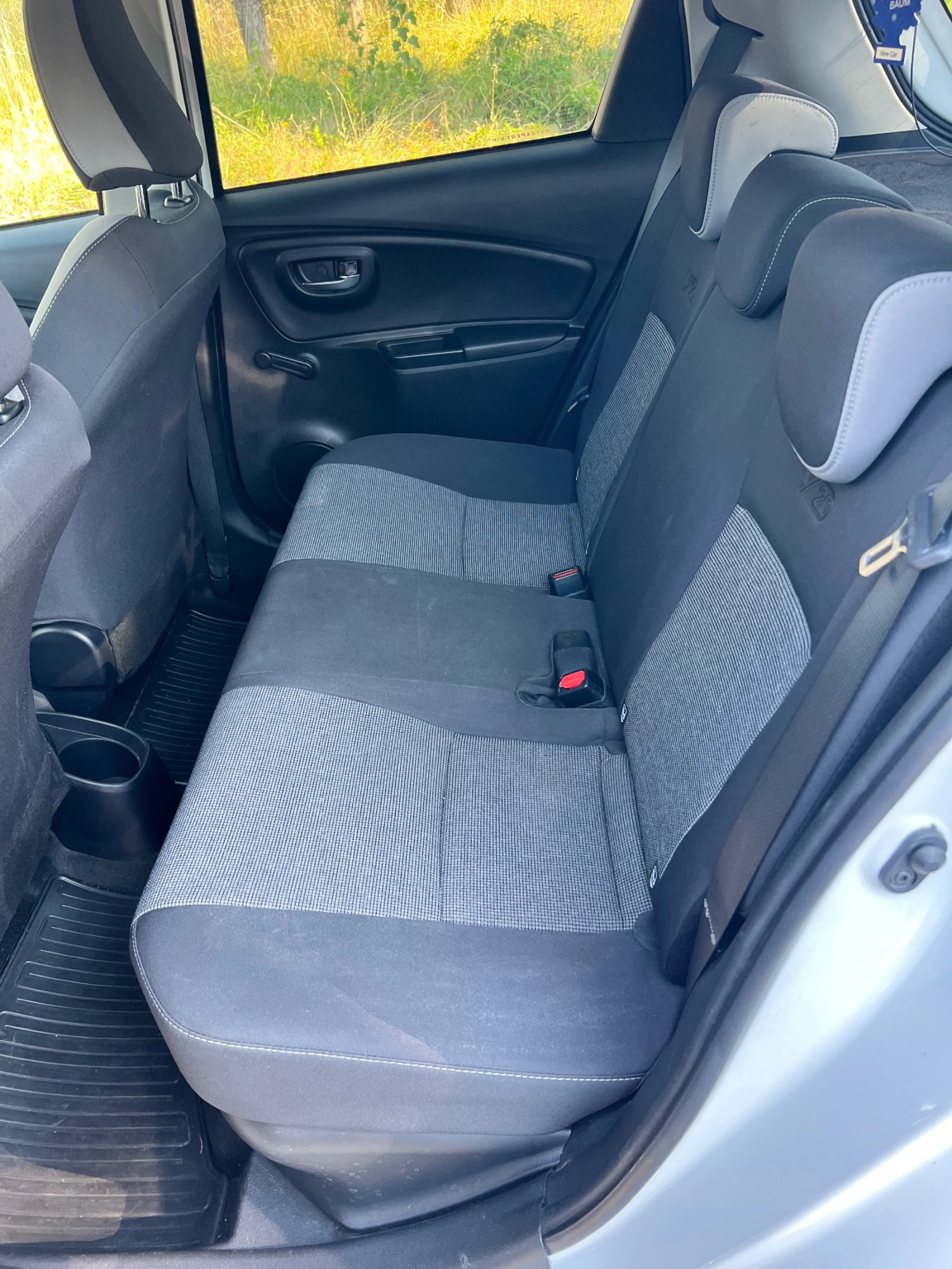 Toyota Yaris Hybrid 20th Anniversary, снимка 12 - Автомобили и джипове - 55546702
