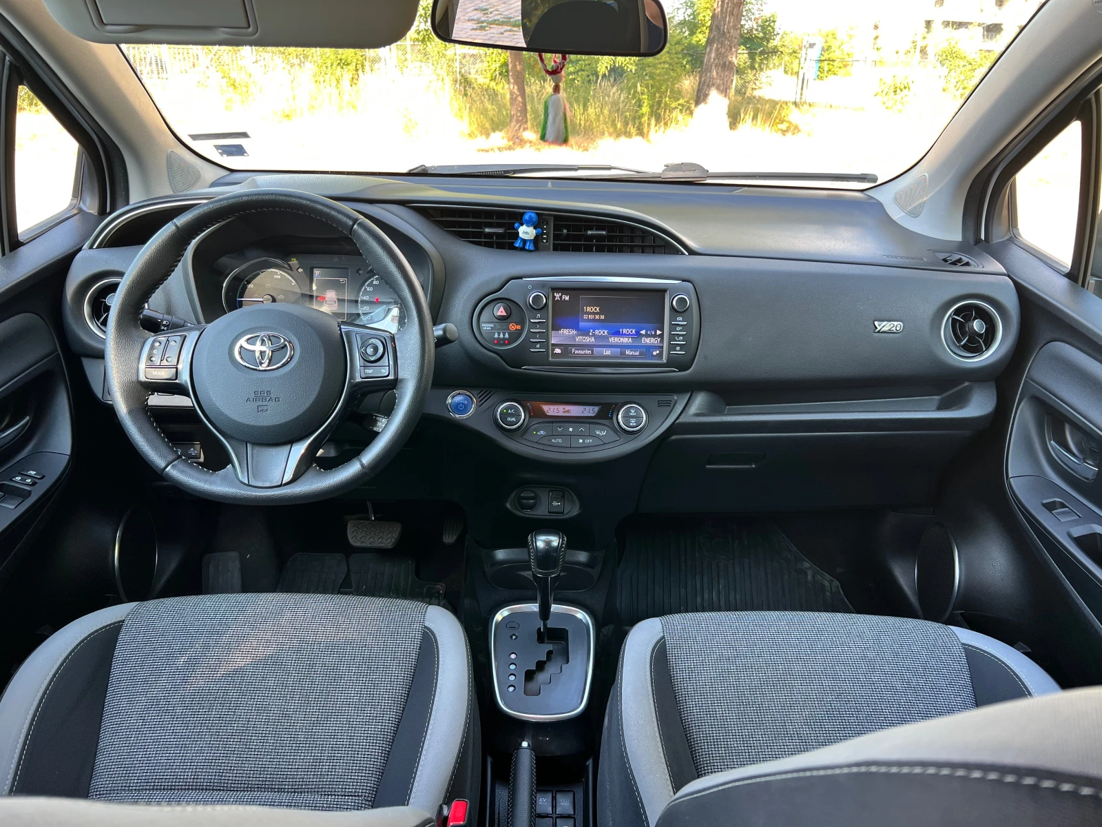 Toyota Yaris Hybrid 20th Anniversary, снимка 9 - Автомобили и джипове - 55546702