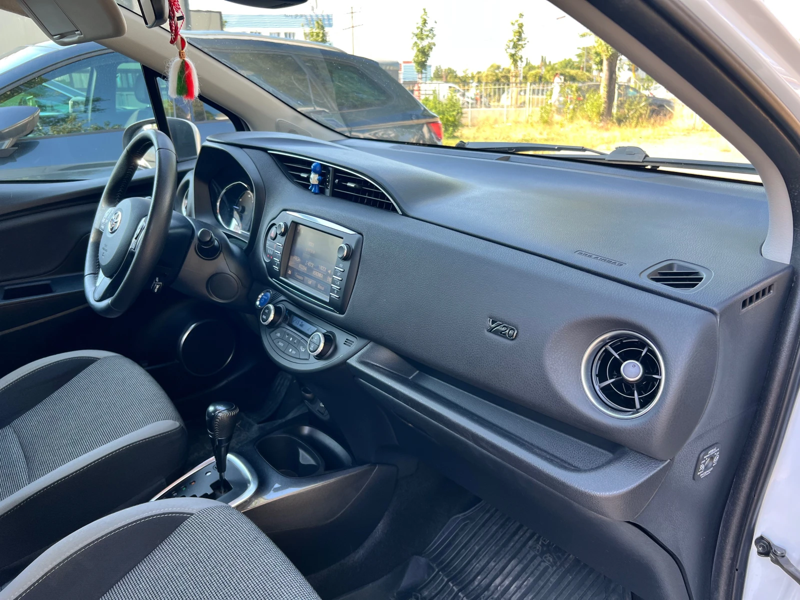 Toyota Yaris Hybrid 20th Anniversary, снимка 10 - Автомобили и джипове - 55546702