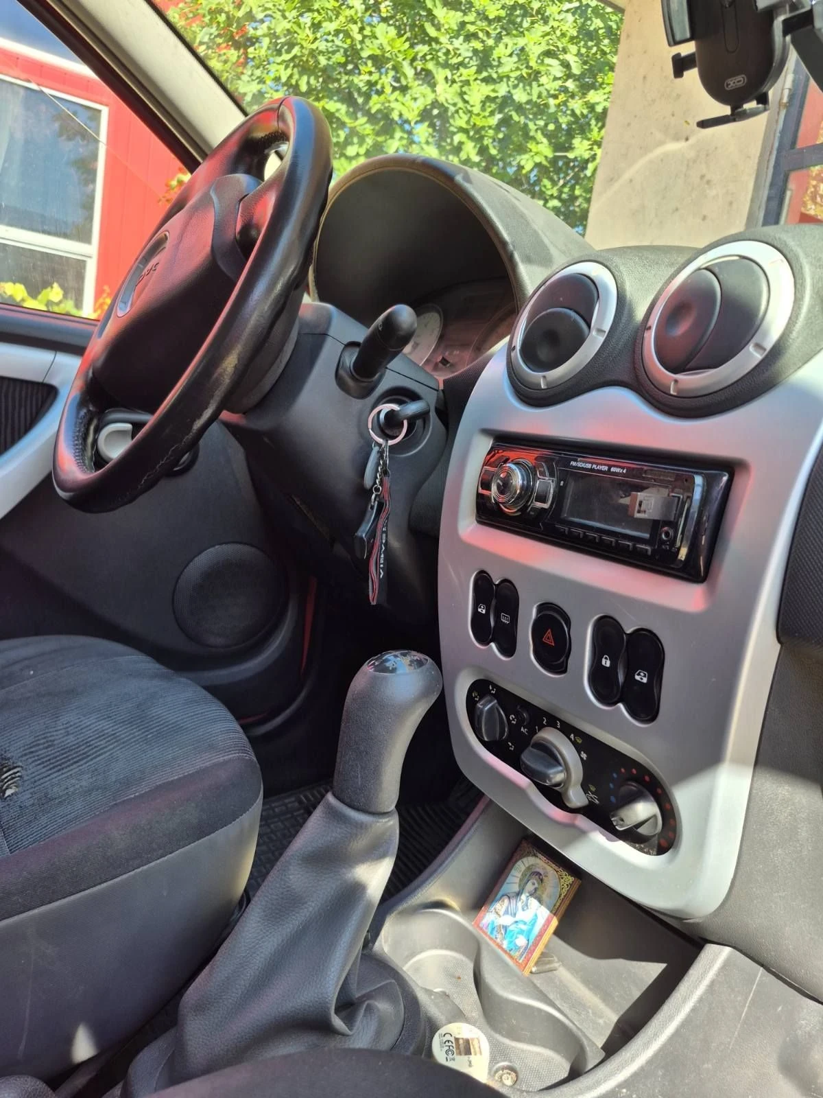 Dacia Sandero, снимка 14 - Автомобили и джипове - 55593159