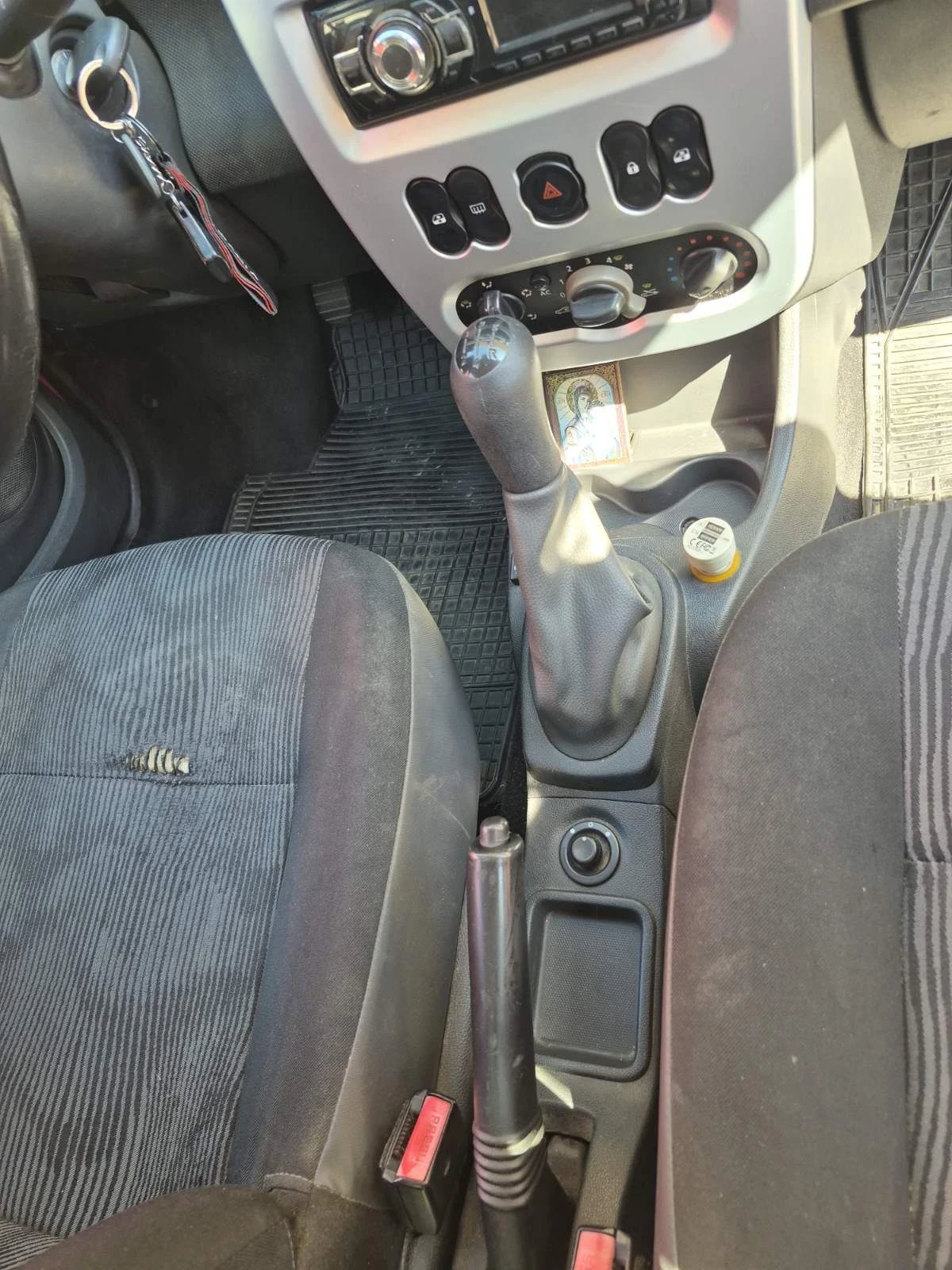 Dacia Sandero, снимка 10 - Автомобили и джипове - 55593159