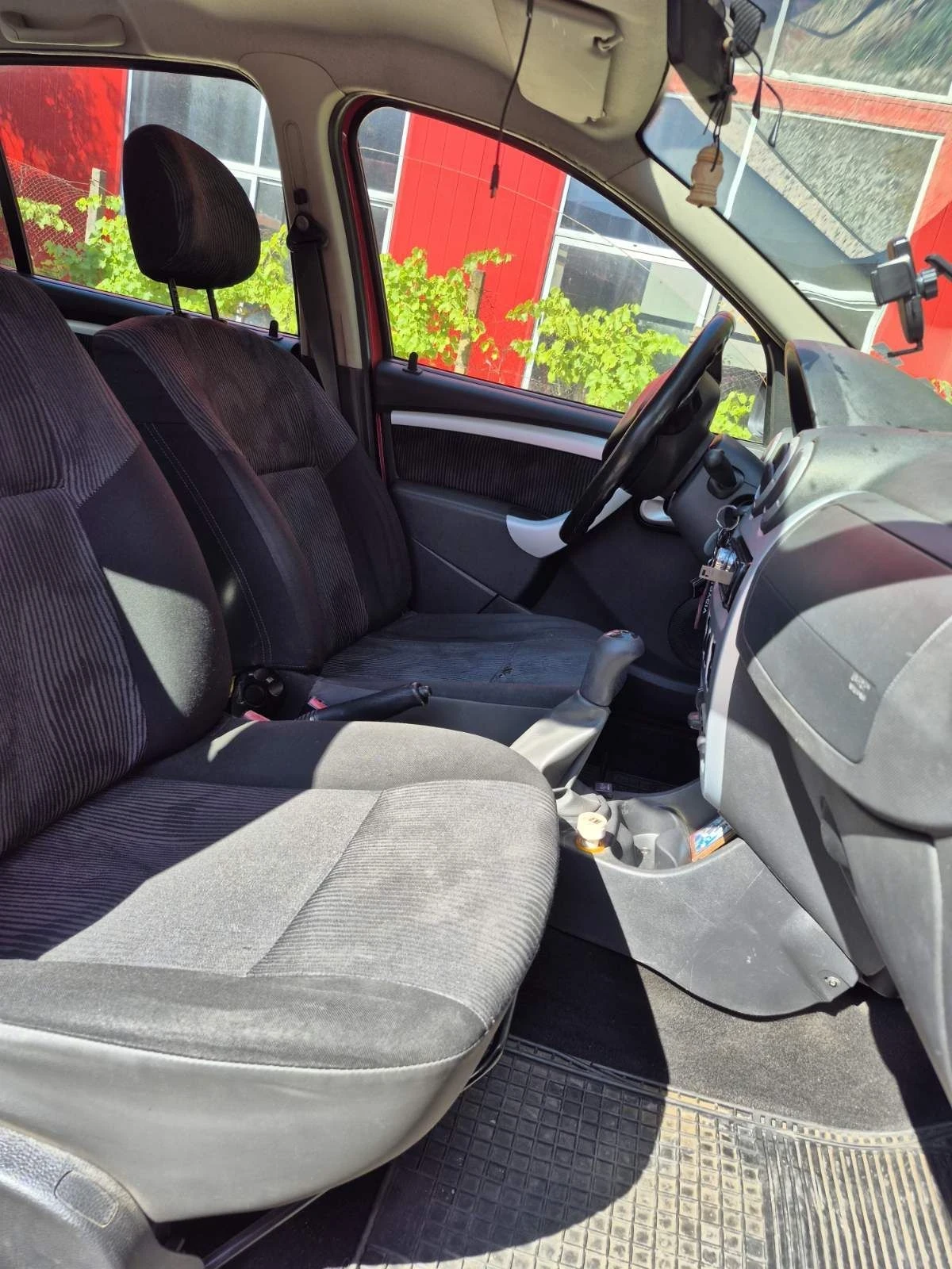 Dacia Sandero, снимка 17 - Автомобили и джипове - 55593159