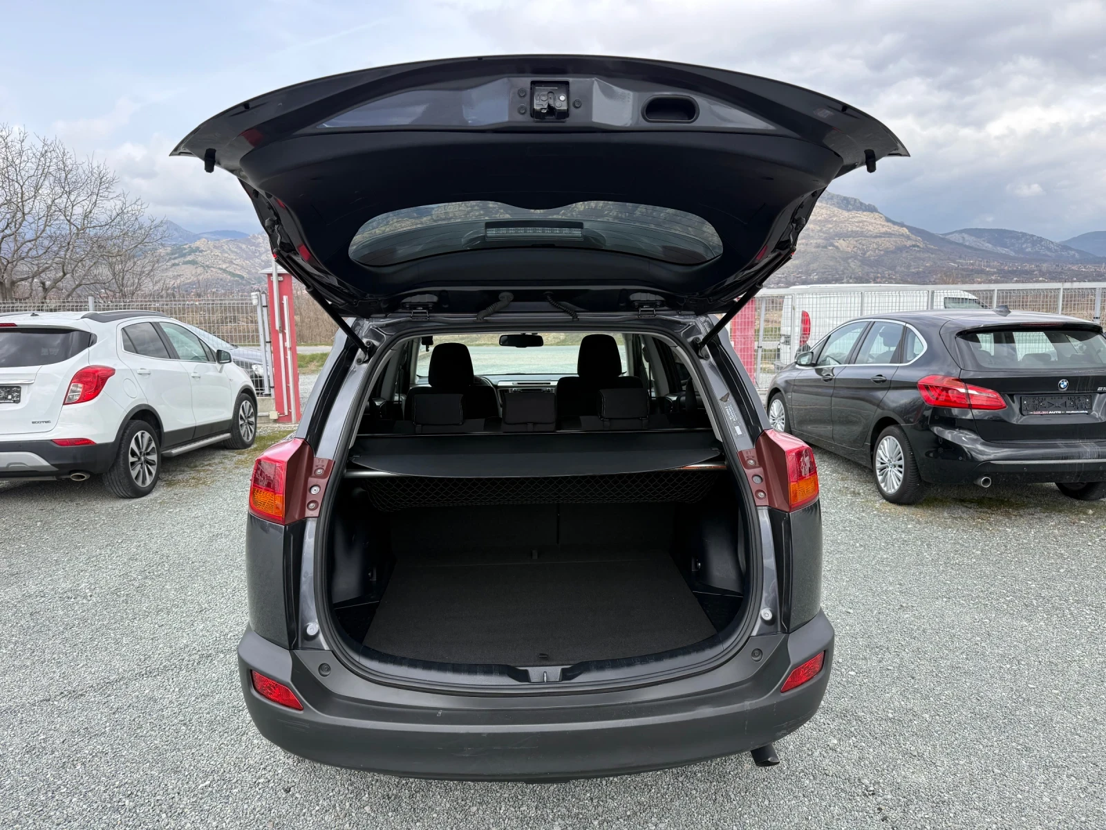 Toyota Rav4 (KATO НОВА), снимка 13 - Автомобили и джипове - 53653603