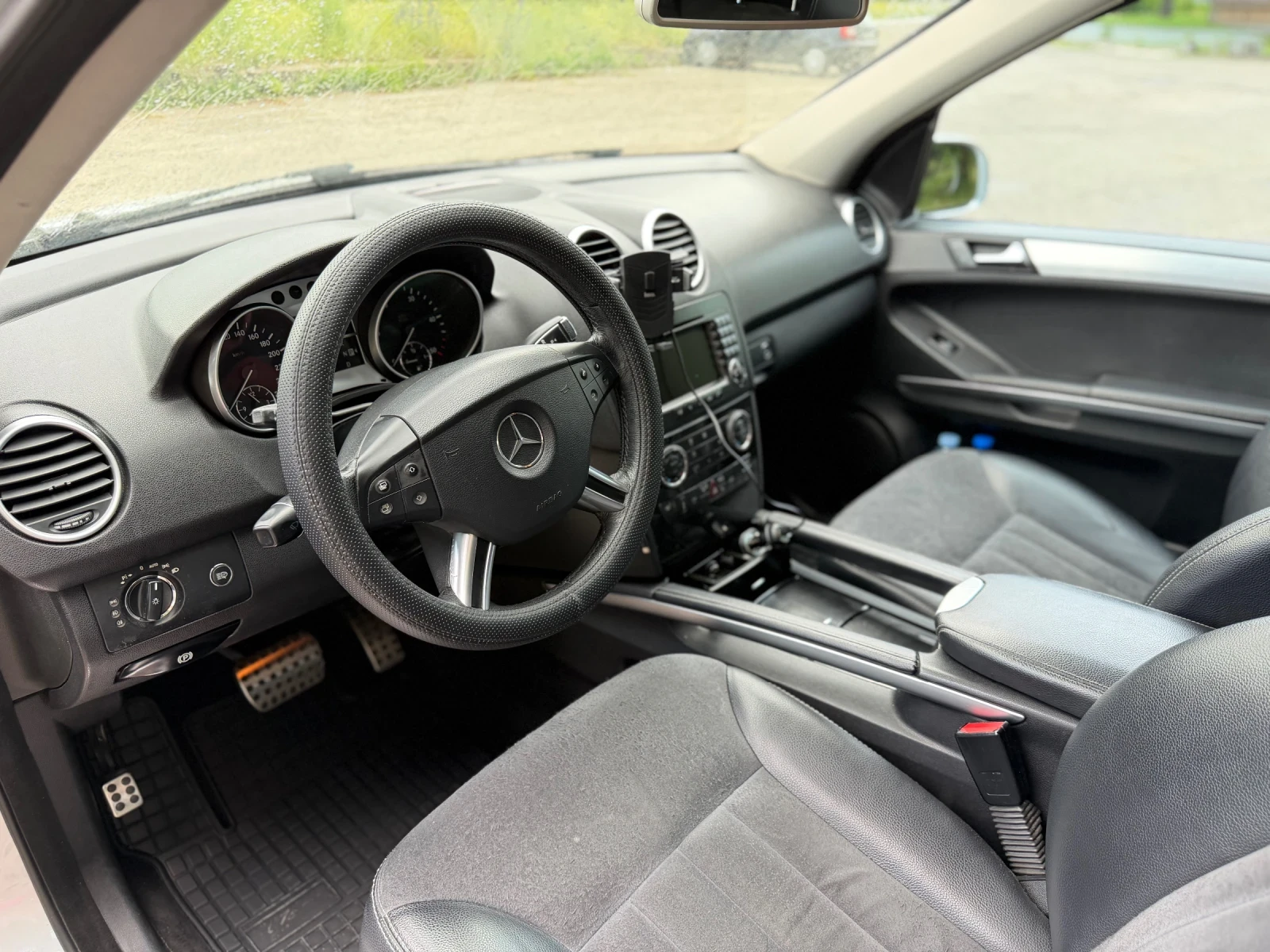 Mercedes-Benz ML 320 CDI 4 MATIC, снимка 4 - Автомобили и джипове - 54969494