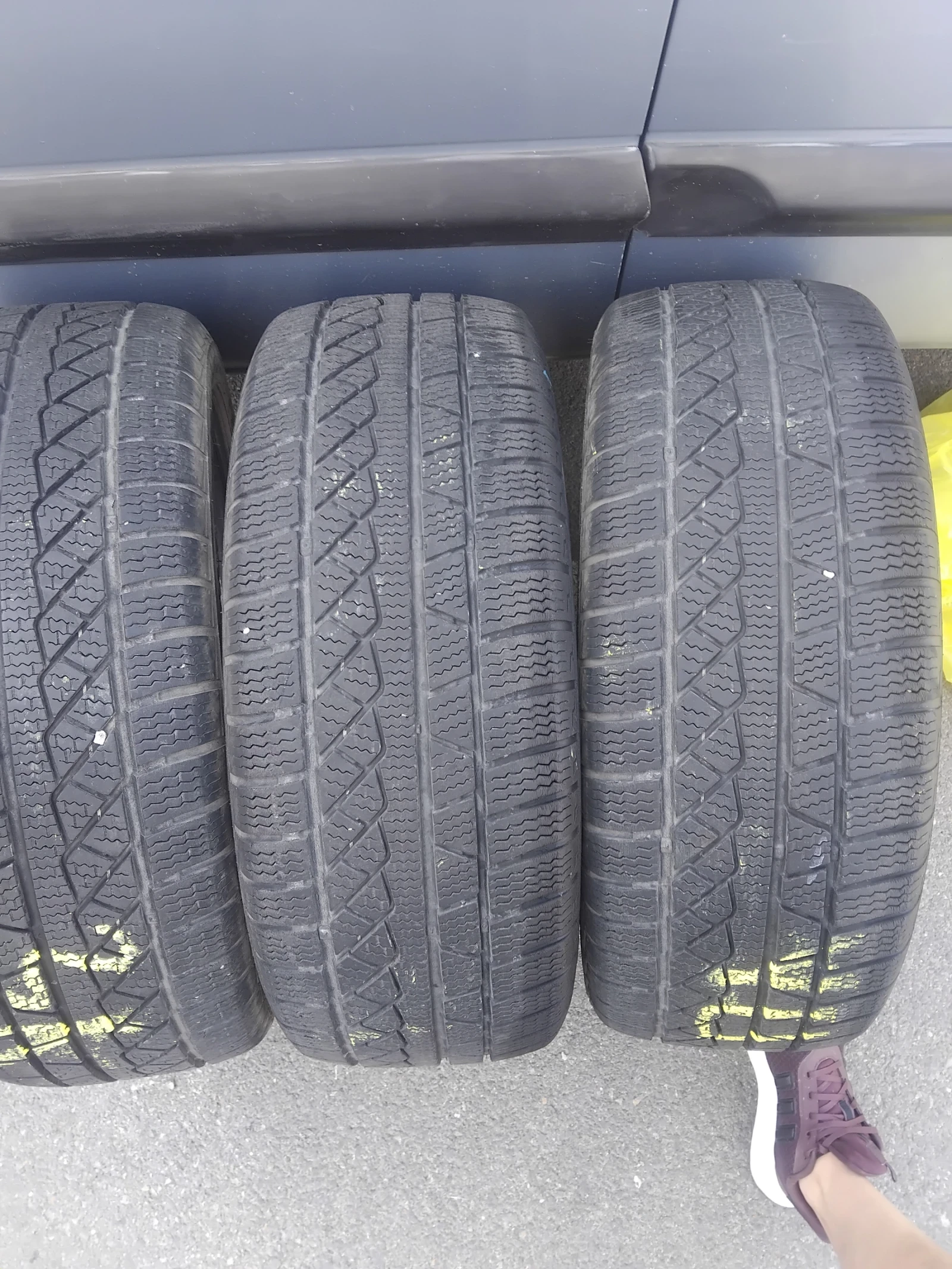 Nissan Qashqai 3броя гуми за Джип 225/45R19 Зимни 40 евро за всич, снимка 2 - Автомобили и джипове - 55071659