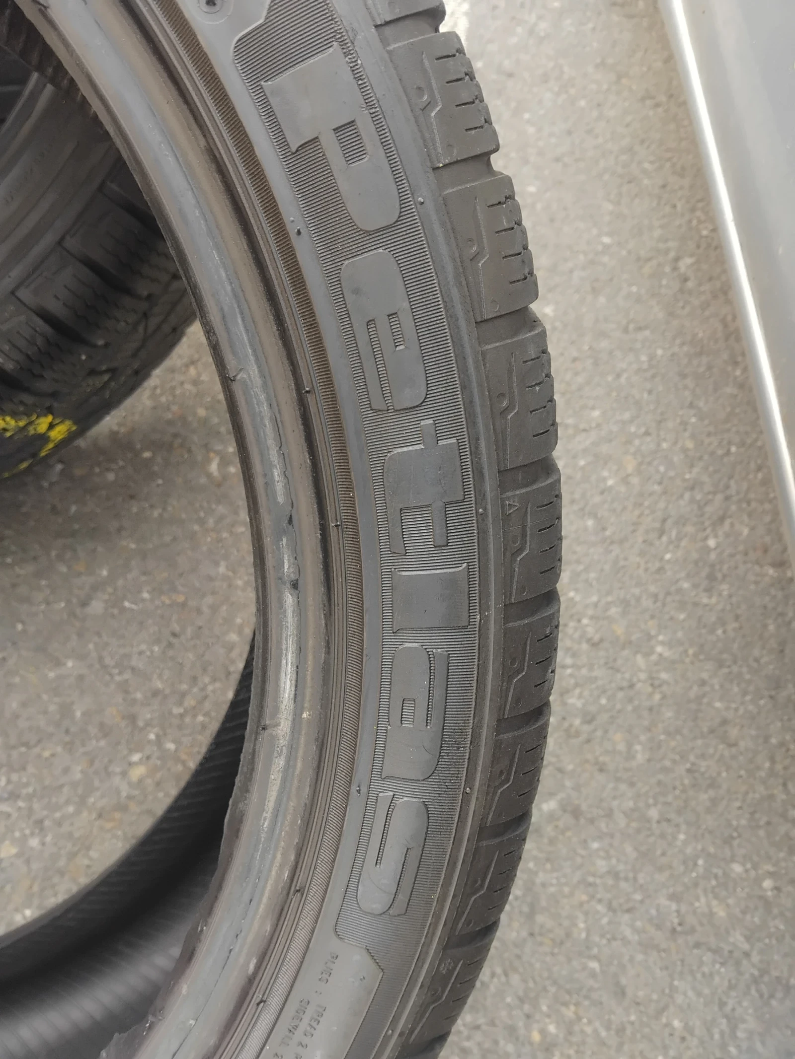 Nissan Qashqai 3броя гуми за Джип 225/45R19 Зимни 40 евро за всич, снимка 5 - Автомобили и джипове - 55071659