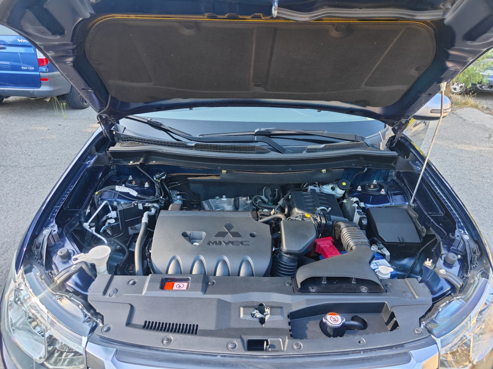 Mitsubishi Outlander 2.0-i, снимка 9 - Автомобили и джипове - 55892070