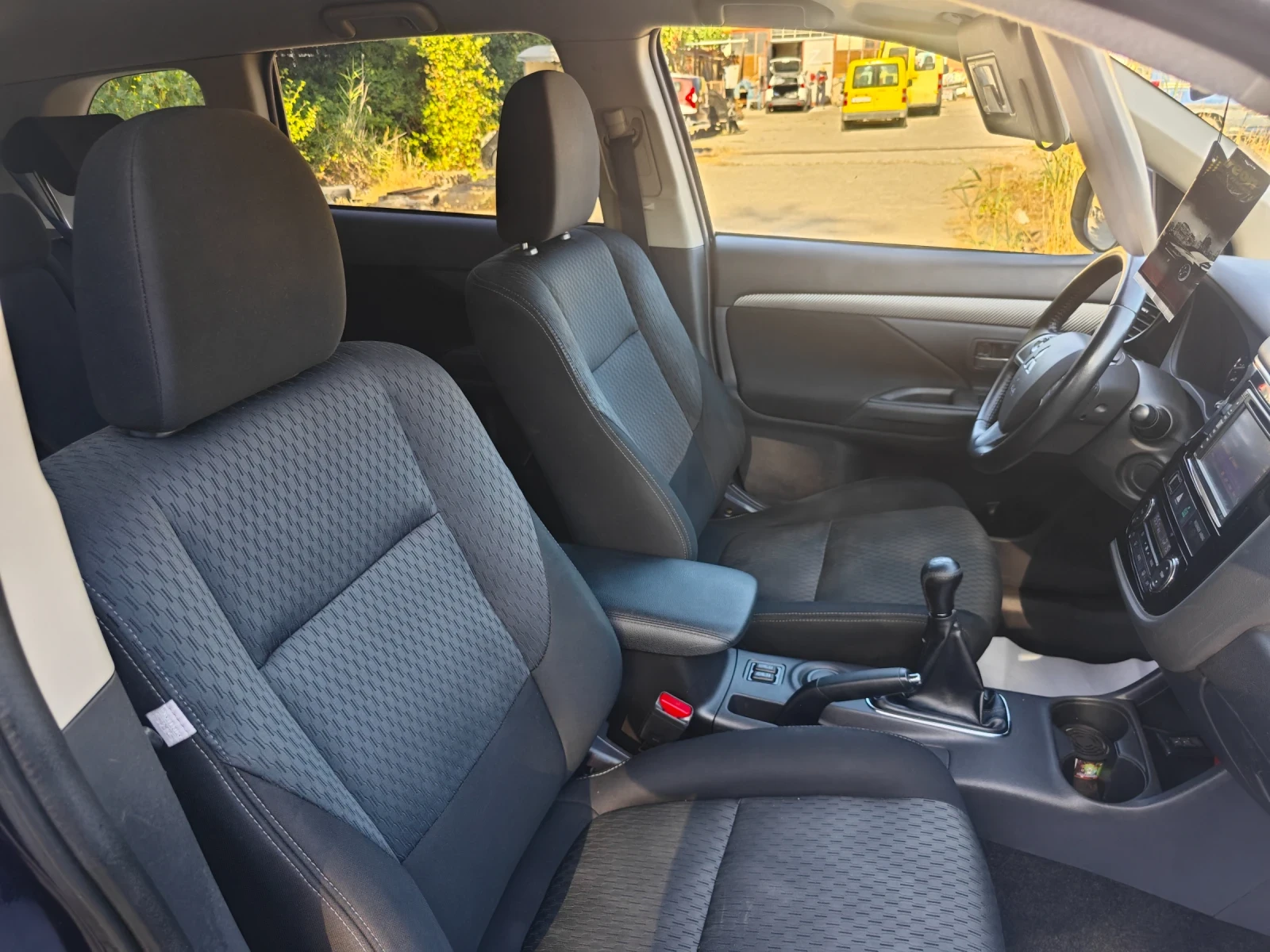 Mitsubishi Outlander 2.0-i, снимка 11 - Автомобили и джипове - 55892070