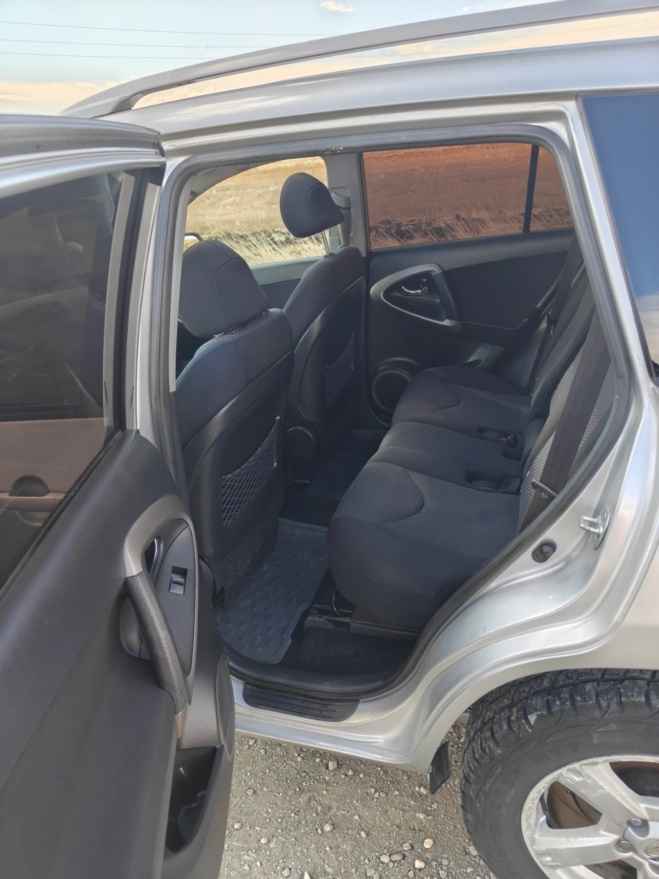 Toyota Rav4 D4D, снимка 16 - Автомобили и джипове - 56685379