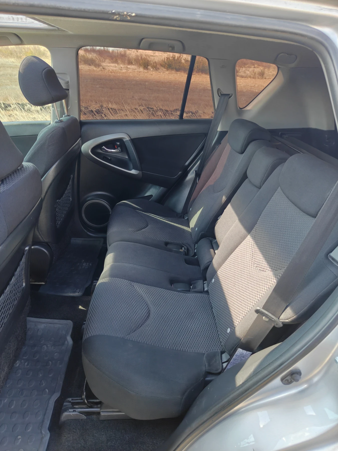 Toyota Rav4 D4D, снимка 15 - Автомобили и джипове - 56685379