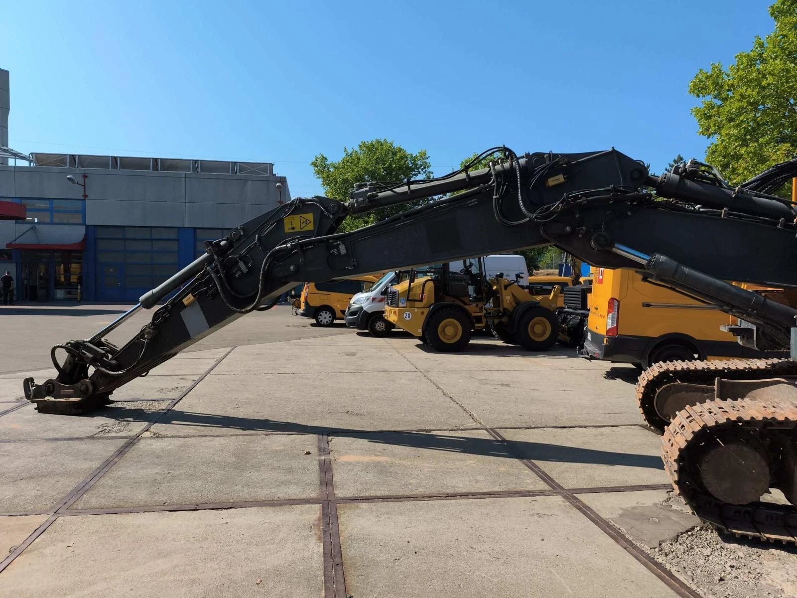 Багер Volvo ECR 235 D L ДВЕ КОФИ ЛИЗИНГ, снимка 3 - Индустриална техника - 55805523