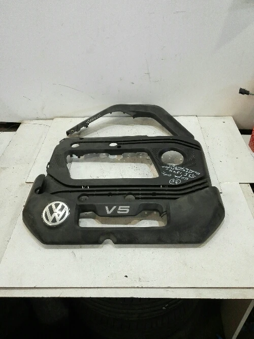Капак двигател Фолксваген Бора 2.3Б