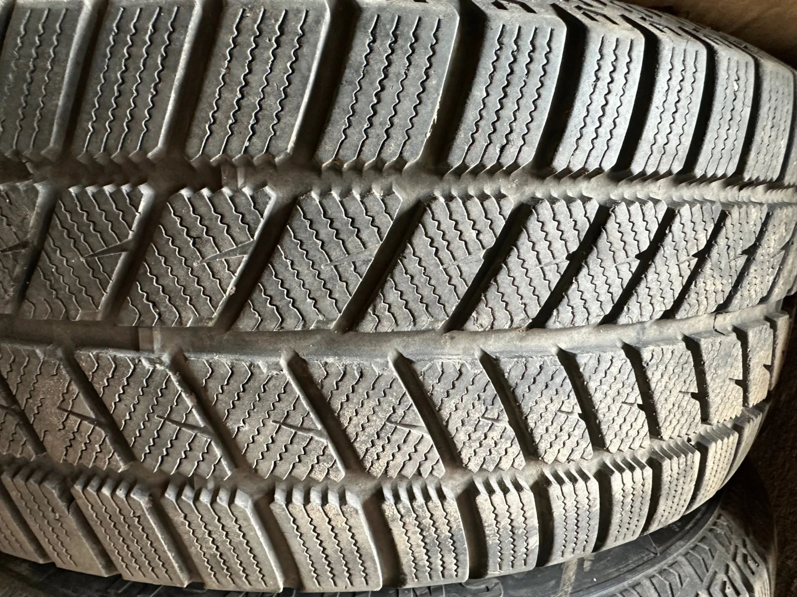 Гуми Зимни 205/55R16, снимка 2 - Гуми и джанти - 55319660