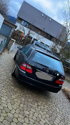Mercedes-Benz E 220, снимка 3