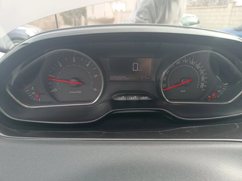 Peugeot 208 1.6 e hdi, снимка 12 - Автомобили и джипове - 49512227