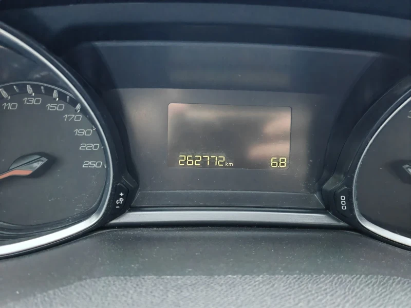 Peugeot 308 1.6blue Hdi Facelift / carplay, снимка 10 - Автомобили и джипове - 52682767