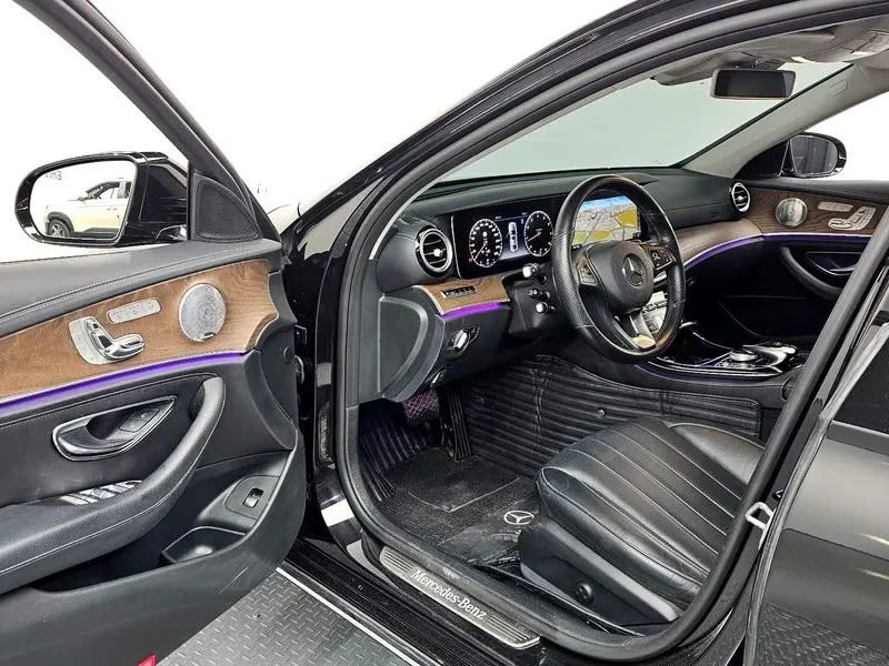 Mercedes-Benz E 300 4Matic Exclusive, снимка 10 - Автомобили и джипове - 55991723