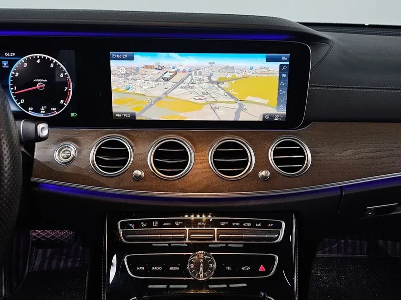 Mercedes-Benz E 300 4Matic Exclusive, снимка 14 - Автомобили и джипове - 55991723