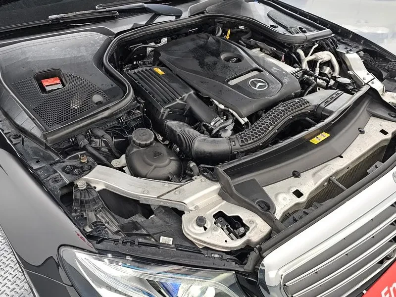 Mercedes-Benz E 300 4Matic Exclusive, снимка 6 - Автомобили и джипове - 55991723