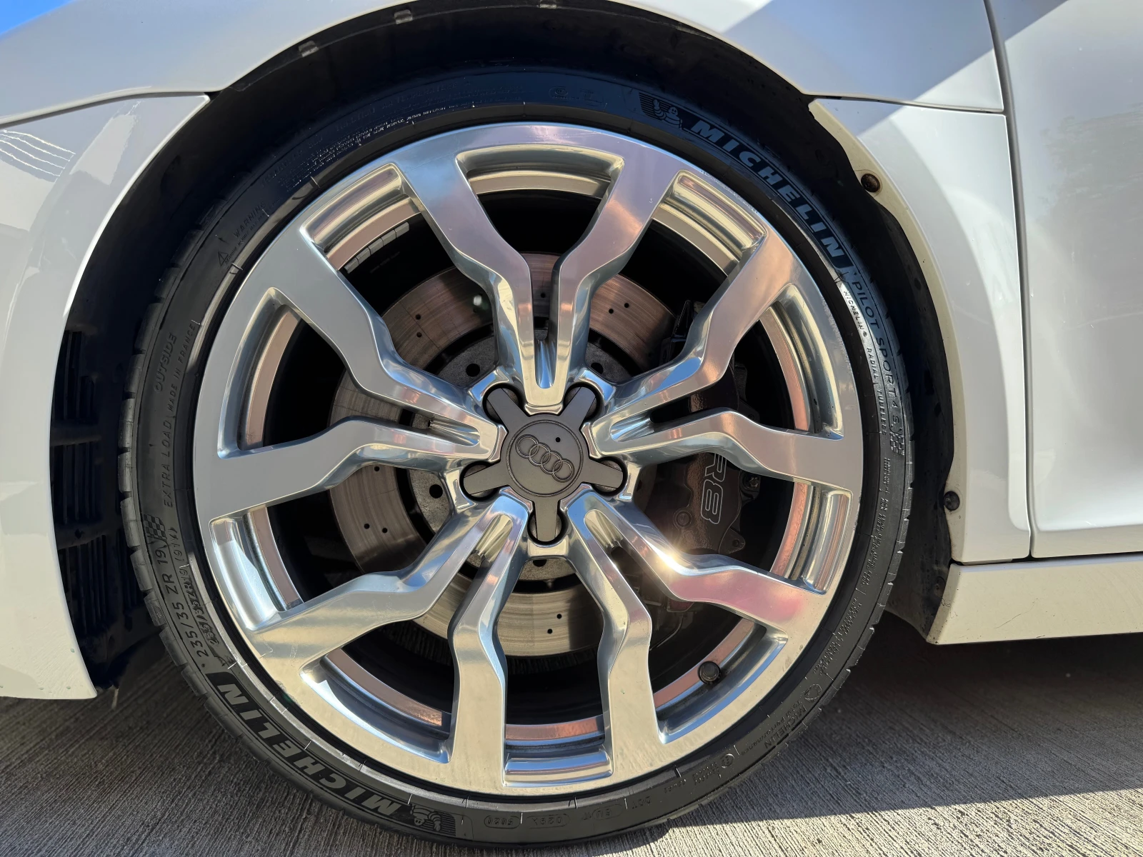 Audi R8 Spyder - изображение 8