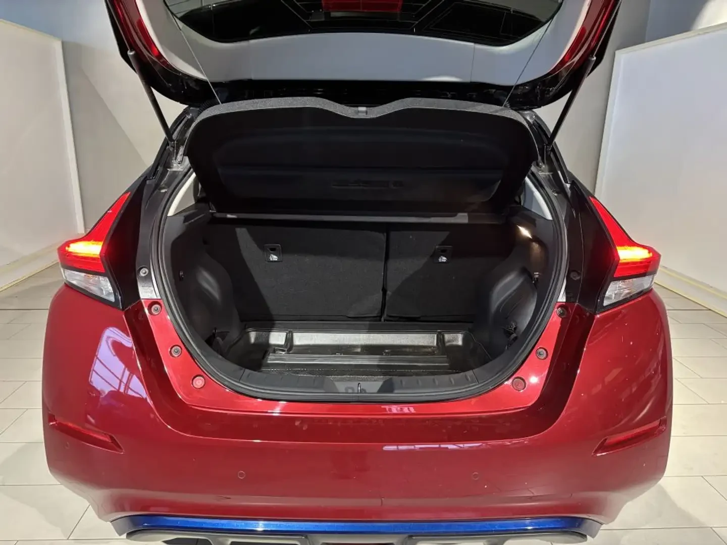 Nissan Leaf  Electric Drive 150 к.с.Най-високо ниво - изображение 4