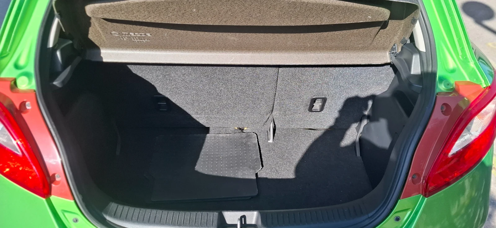 Mazda 2 1.3 Bensin 98000km, снимка 12 - Автомобили и джипове - 54336140