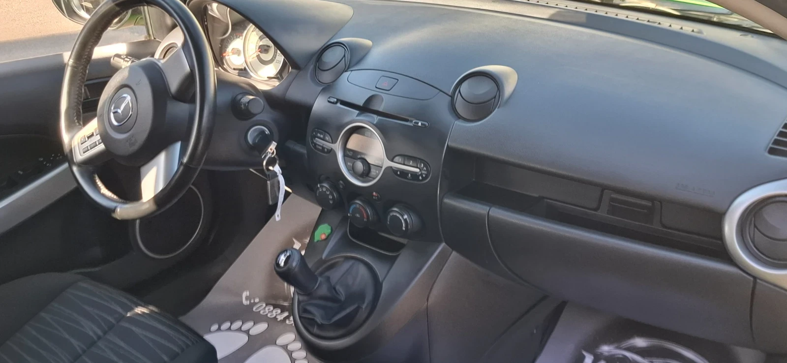 Mazda 2 1.3 Bensin 98000km, снимка 9 - Автомобили и джипове - 54336140