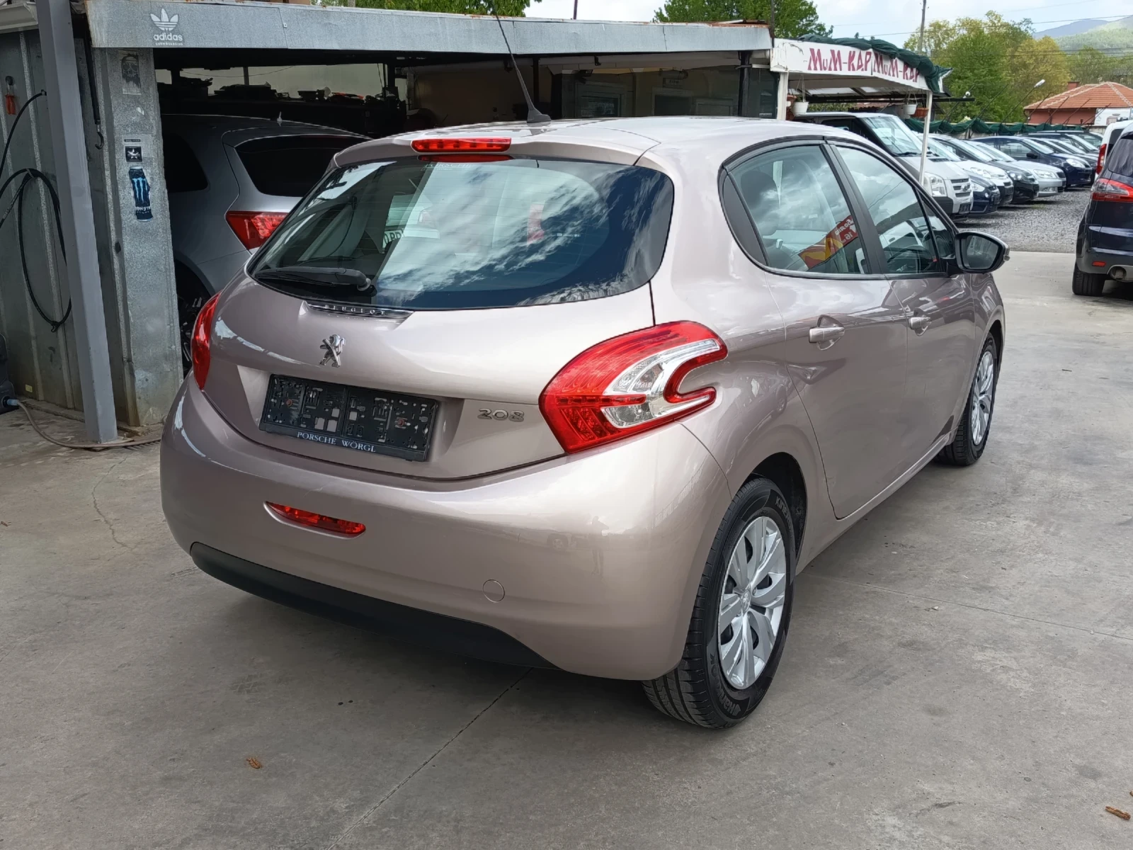 Peugeot 208 1.4i, снимка 4 - Автомобили и джипове - 54510364