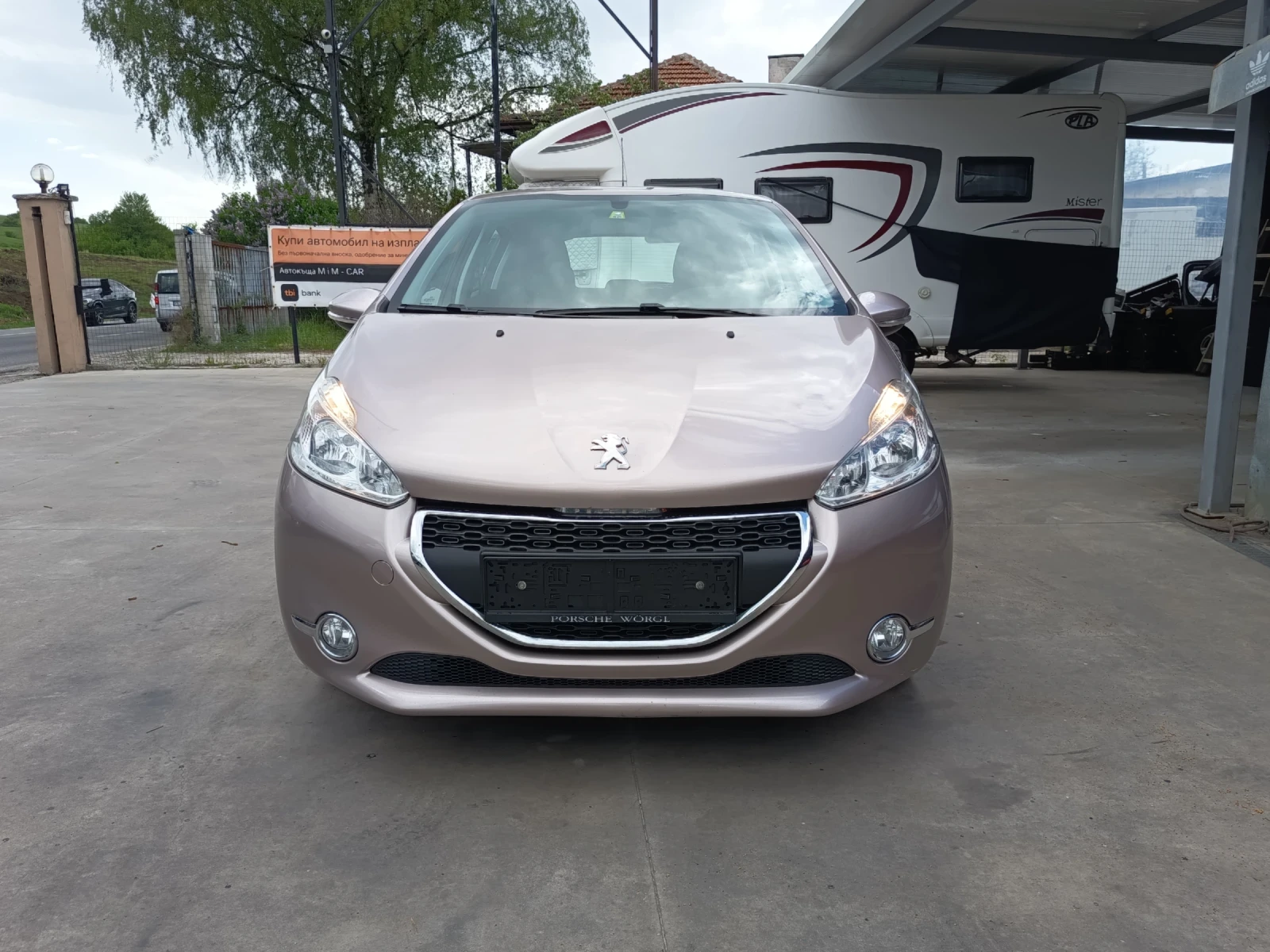 Peugeot 208 1.4i, снимка 14 - Автомобили и джипове - 54510364