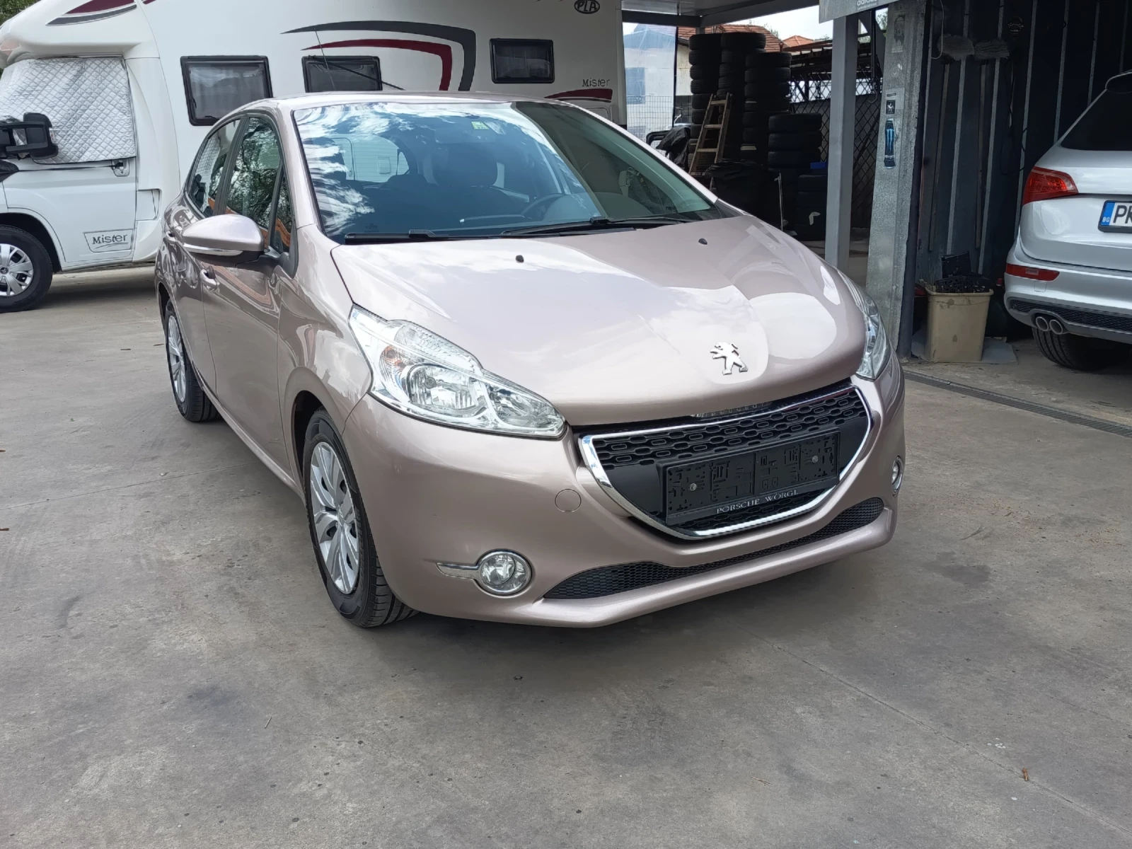 Peugeot 208 1.4i, снимка 2 - Автомобили и джипове - 54510364