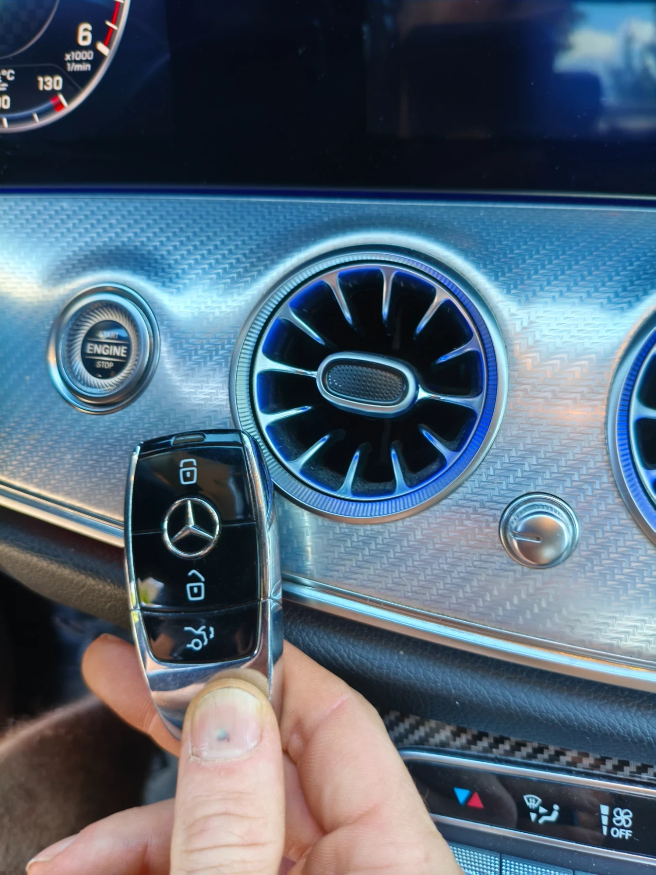 Mercedes-Benz E 220 Facelift 2.0D 9G 194k.s, снимка 13 - Автомобили и джипове - 54728612