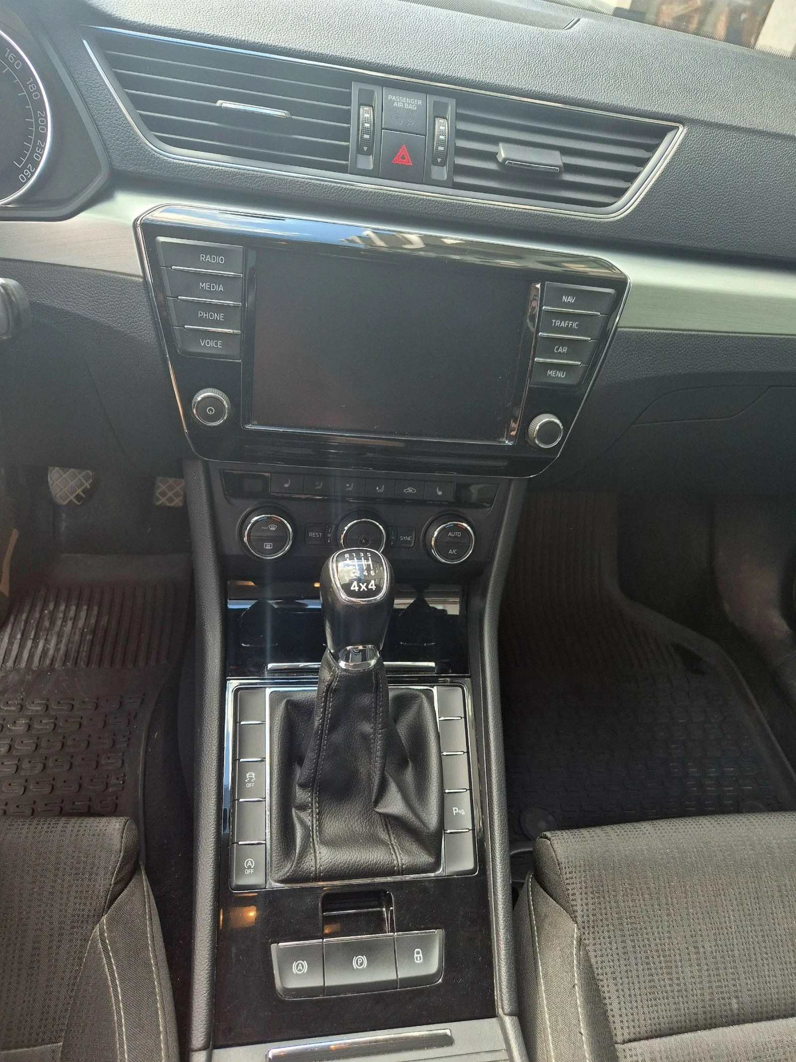 Skoda Superb 4x4, снимка 10 - Автомобили и джипове - 54907343