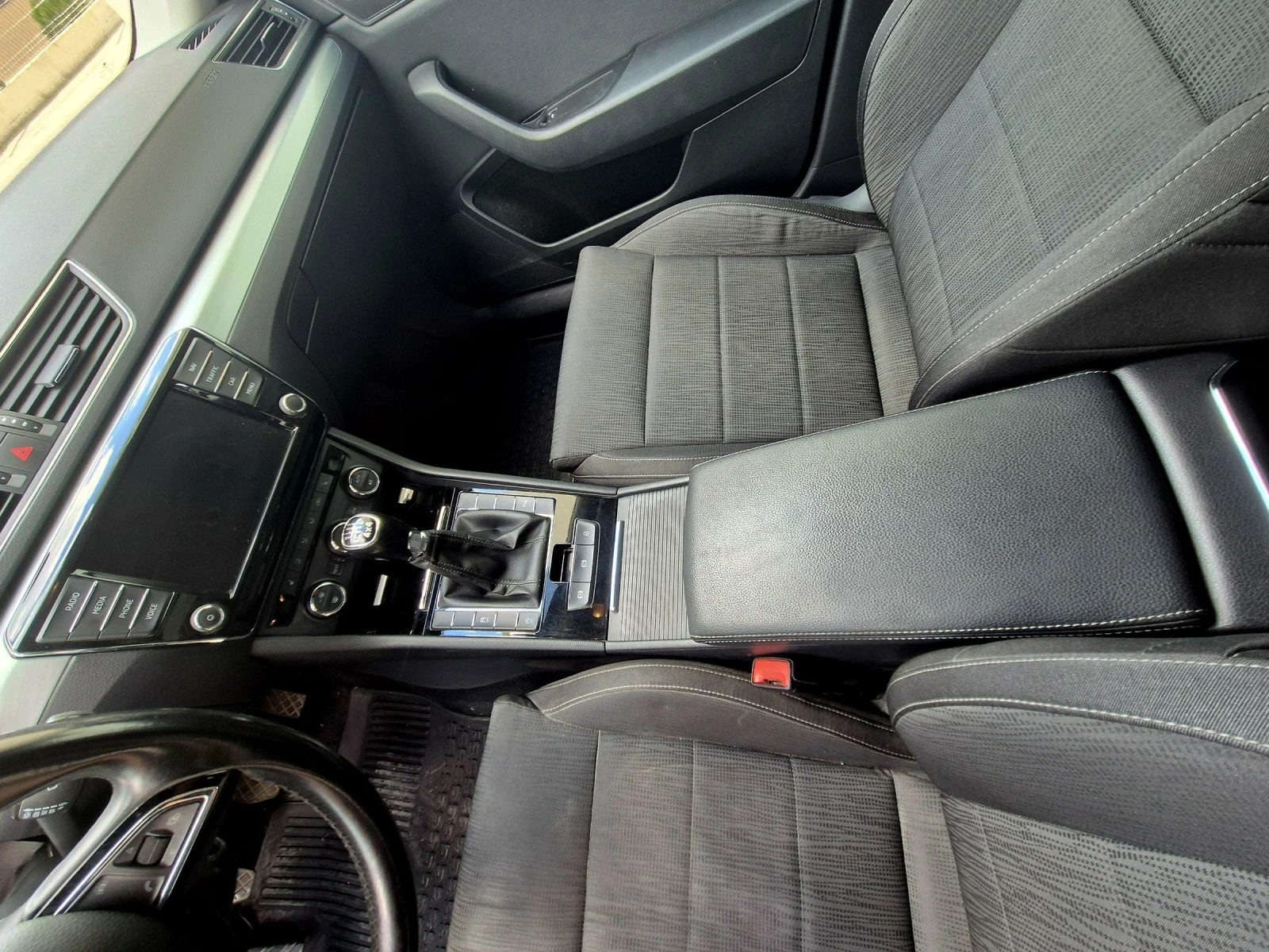 Skoda Superb 4x4, снимка 14 - Автомобили и джипове - 54907343