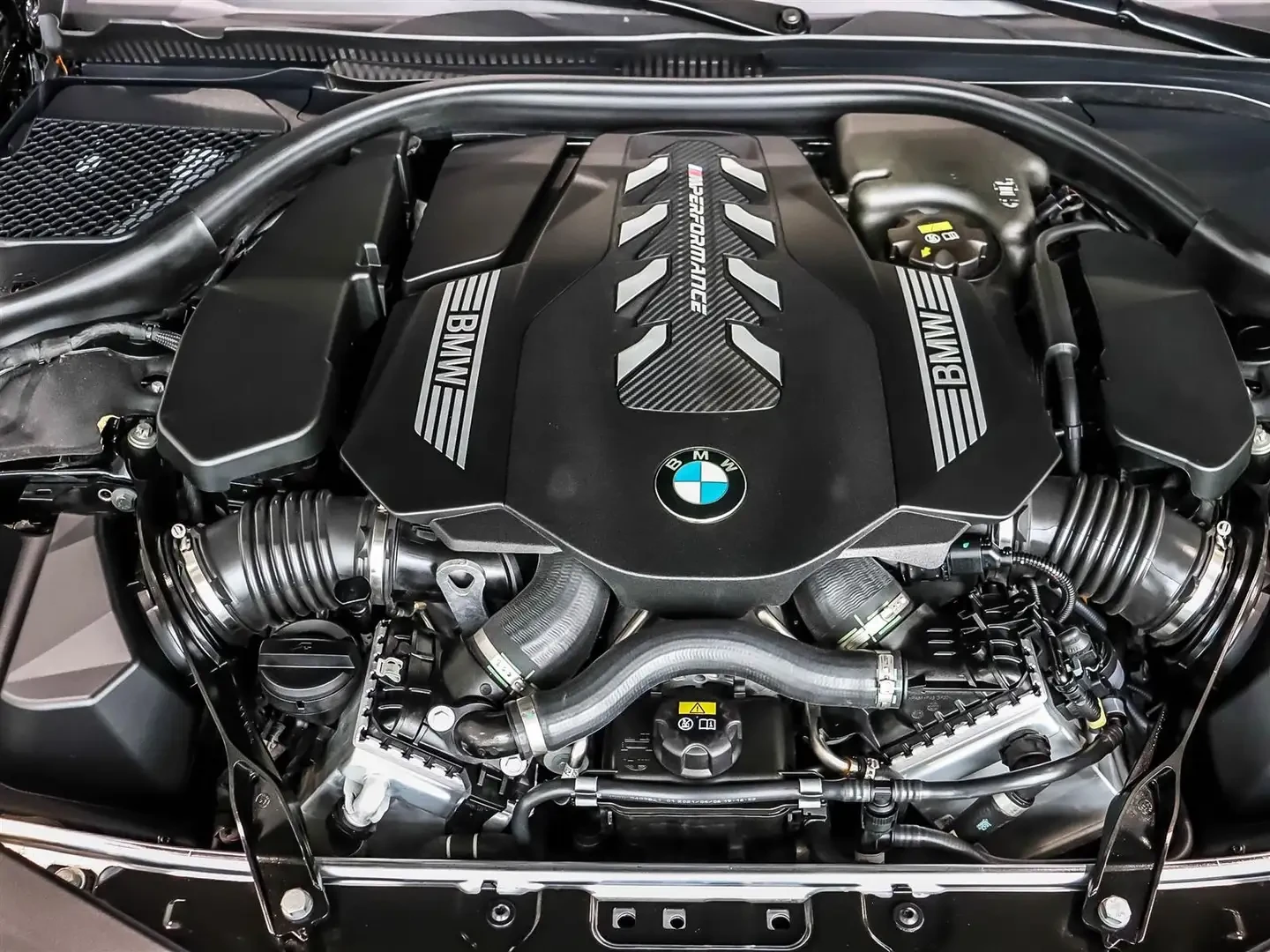 BMW 850 xDrive Gran Coupe / BMW Certified, снимка 17 - Автомобили и джипове - 55146389