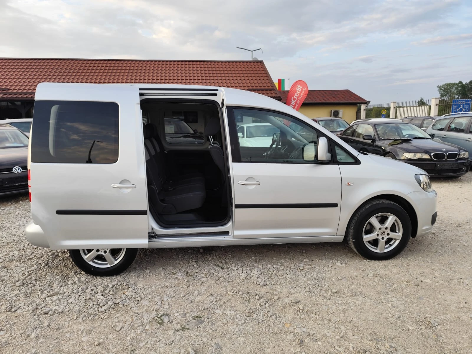 VW Caddy 1.6 дизел, снимка 5 - Автомобили и джипове - 55313269