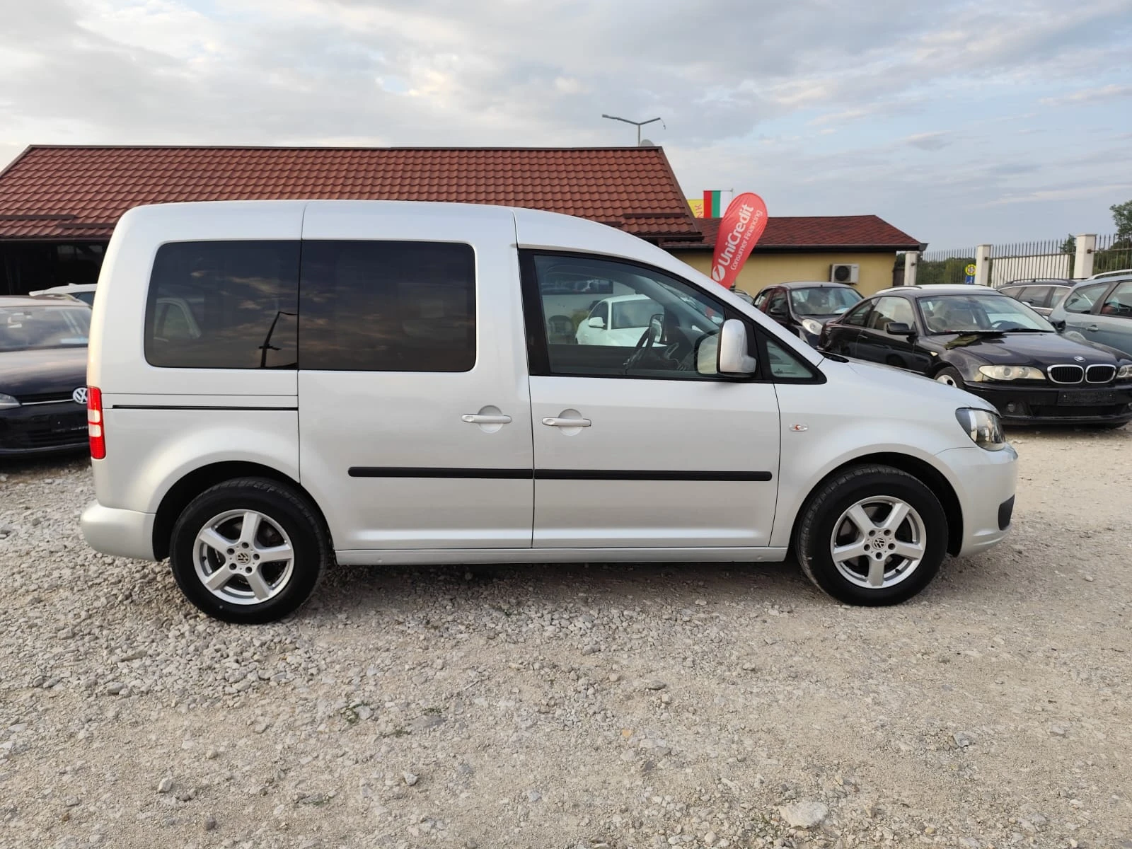 VW Caddy 1.6 дизел, снимка 4 - Автомобили и джипове - 55313269