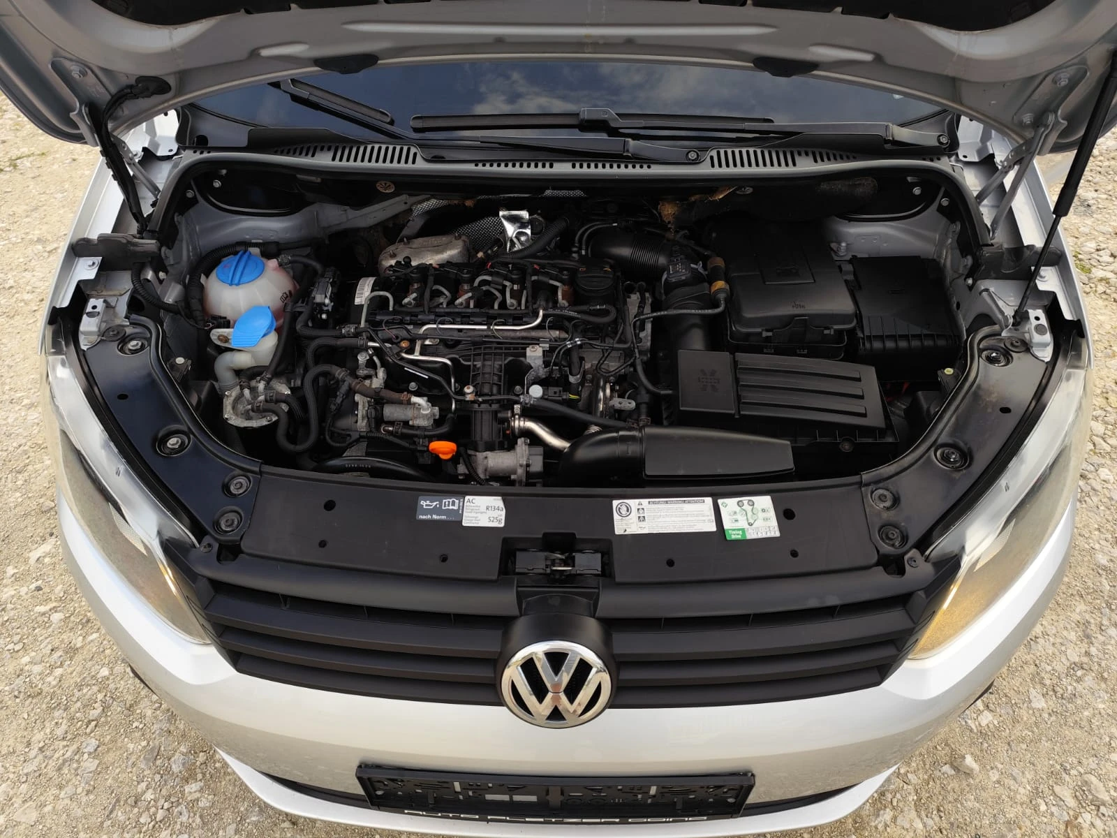 VW Caddy 1.6 дизел, снимка 15 - Автомобили и джипове - 55313269