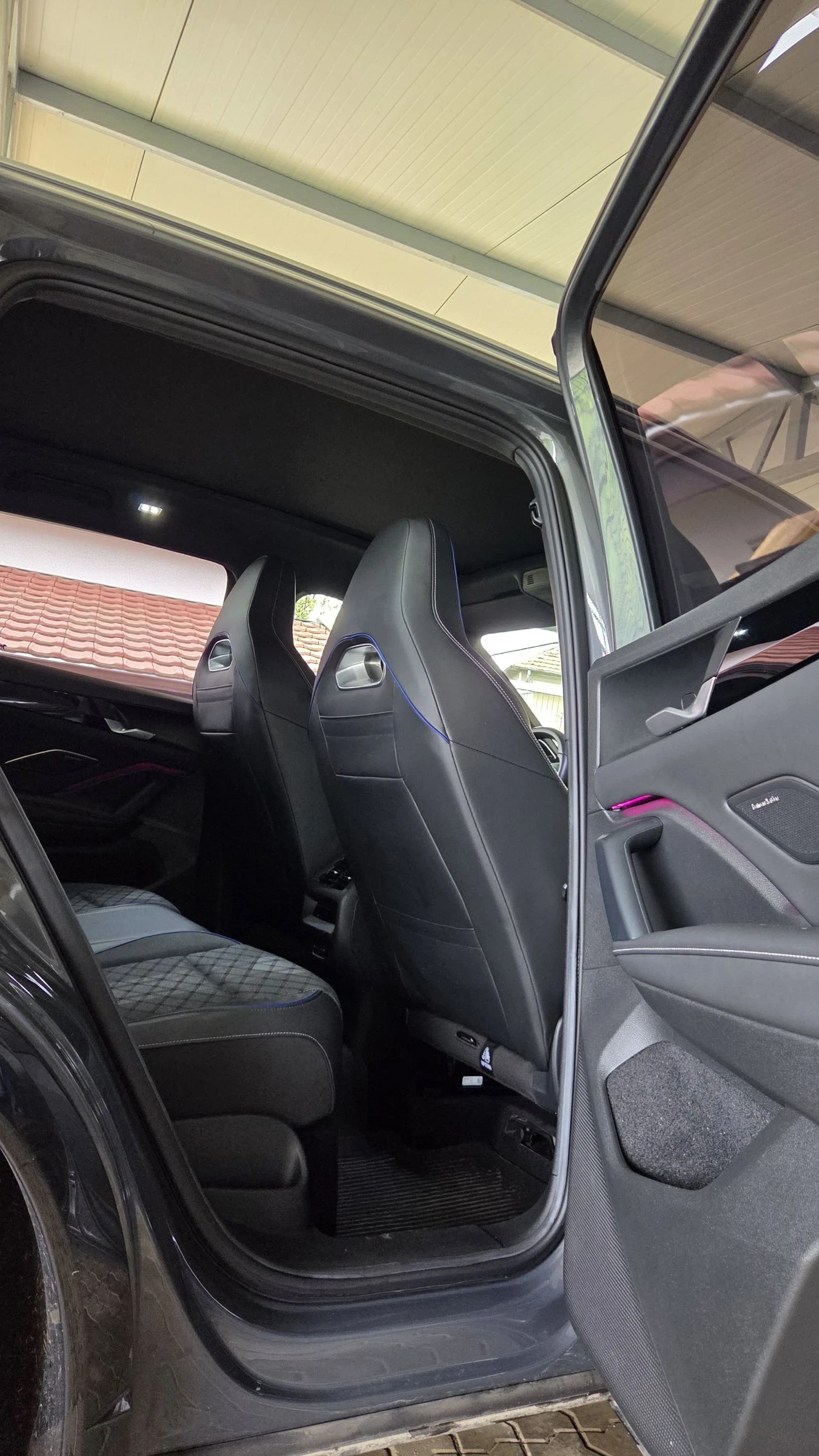 VW Tiguan R-line 2.0 TDI SCR 4MOTION DSG, снимка 15 - Автомобили и джипове - 54394187