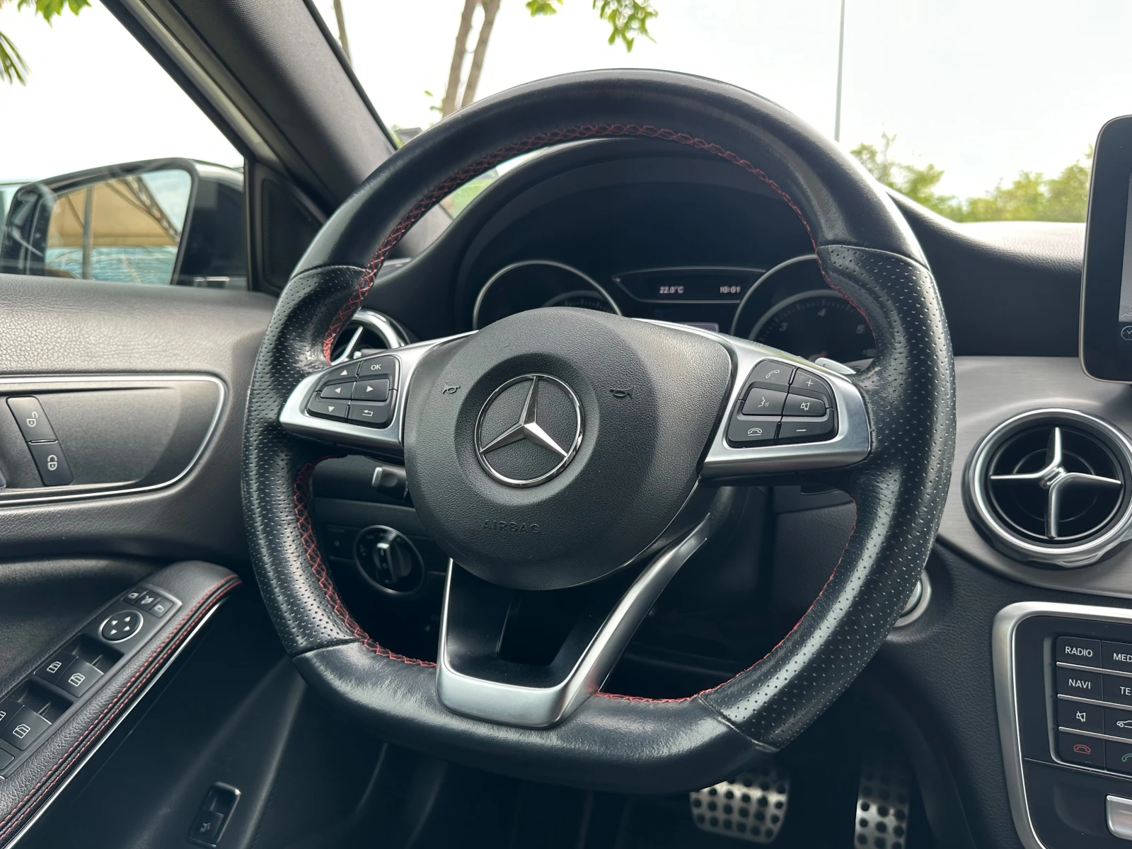 Mercedes-Benz GLA 200 d, AMG LINE, снимка 12 - Автомобили и джипове - 54765546
