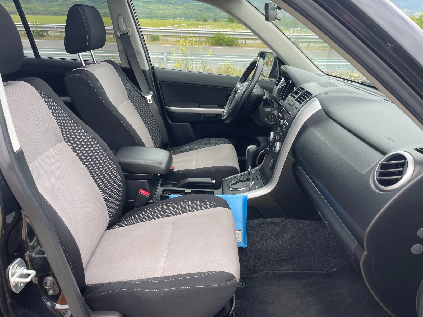 Suzuki Grand vitara 2.4 GL TOP Швейцария, снимка 11 - Автомобили и джипове - 54712424