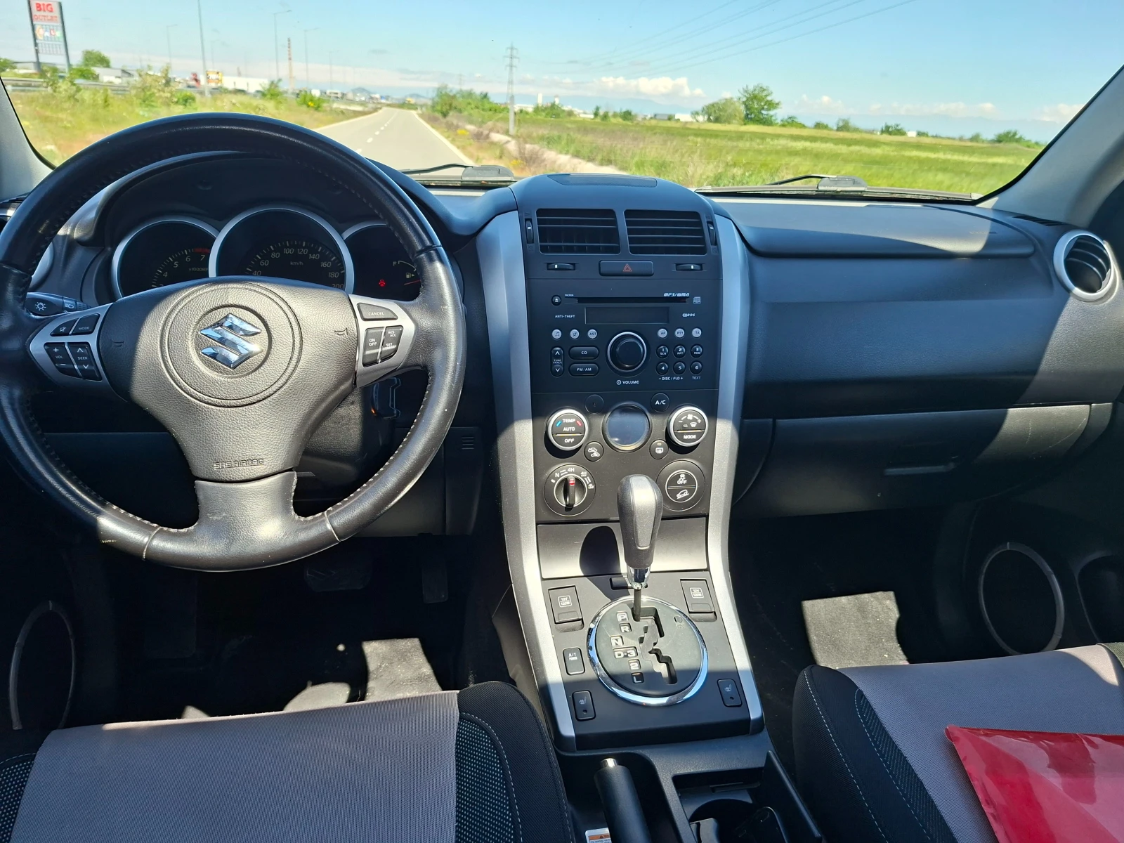 Suzuki Grand vitara 2.4 GL TOP Швейцария, снимка 8 - Автомобили и джипове - 54712424