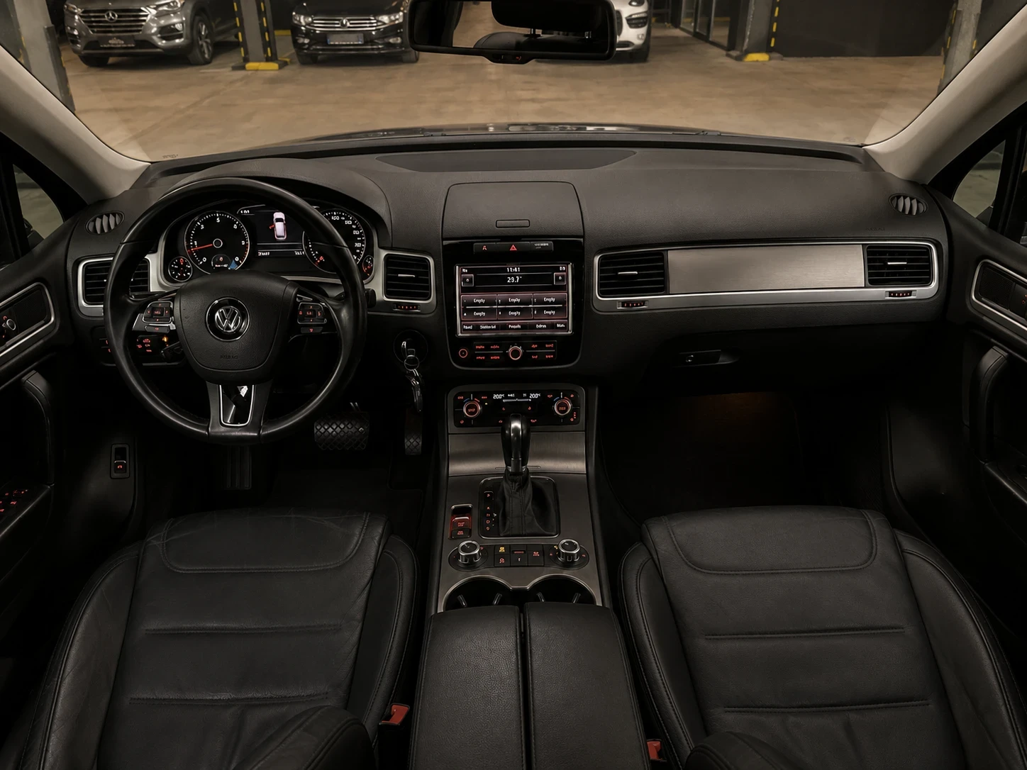 VW Touareg 3.0 TDI 245 КС:: 360::LED::NAVI::, снимка 8 - Автомобили и джипове - 55269414